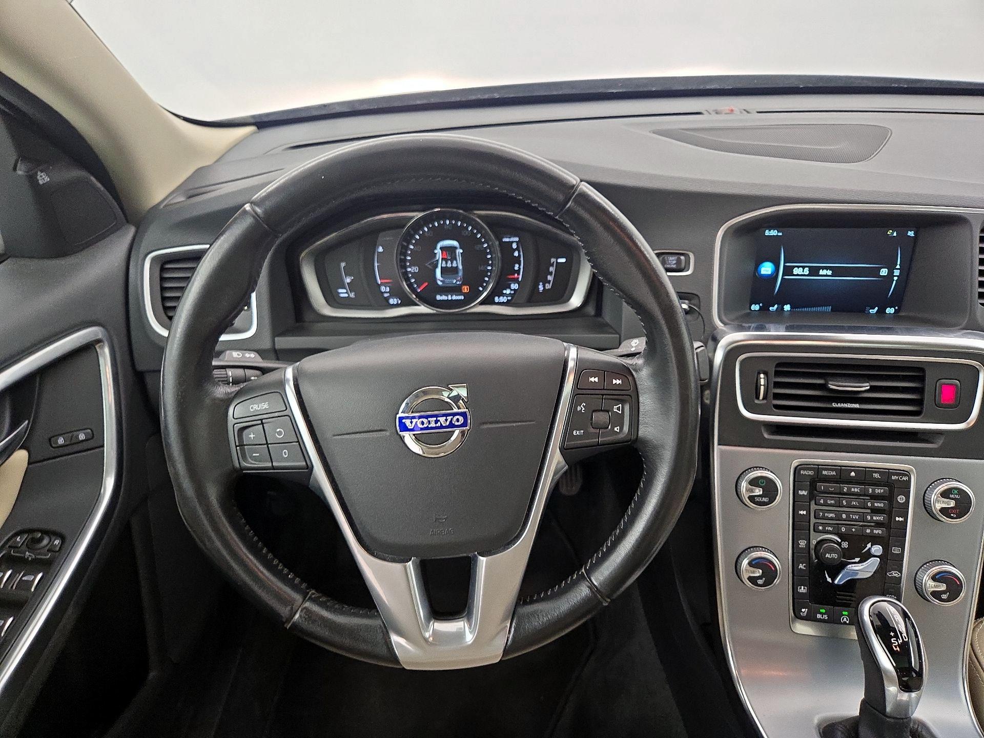 Thumbnail: 2017 Volvo S60 - 10