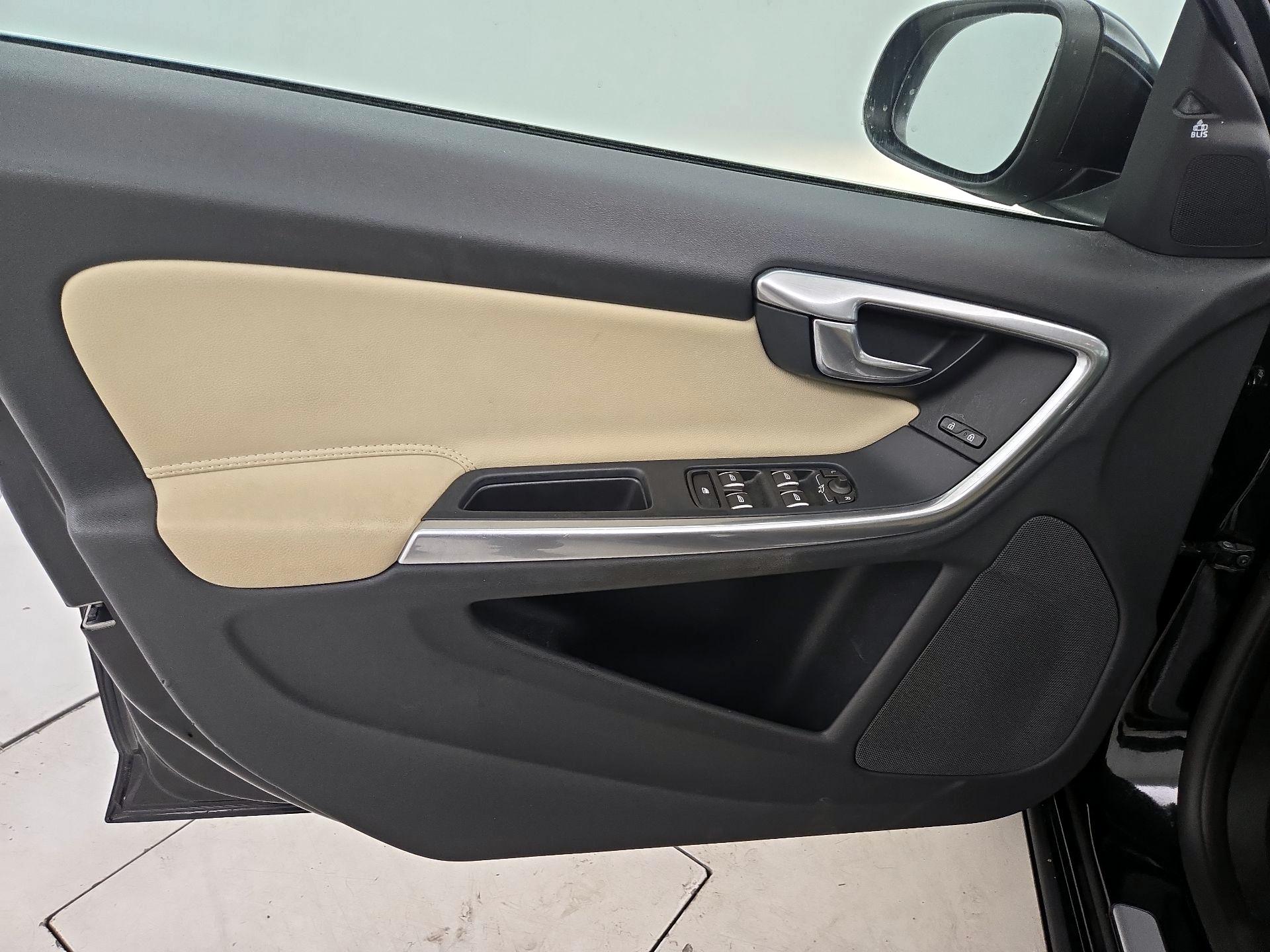 Thumbnail: 2017 Volvo S60 - 12
