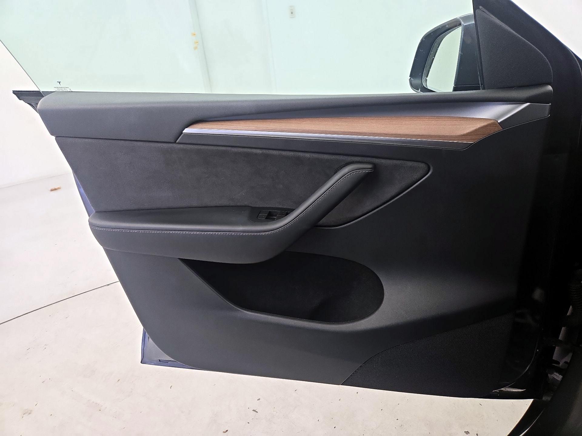 Thumbnail: 2023 Tesla Model Y - 12