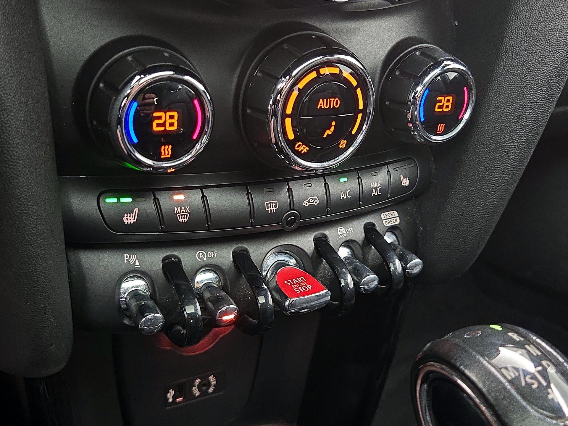 Thumbnail: 2018 MINI Cooper Hardtop - 17