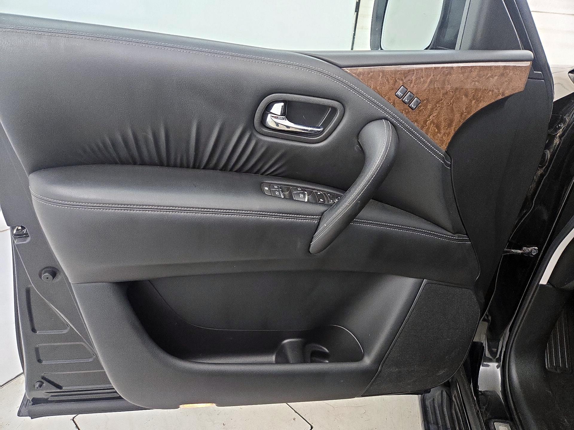 Thumbnail: 2016 INFINITI QX80 - 12
