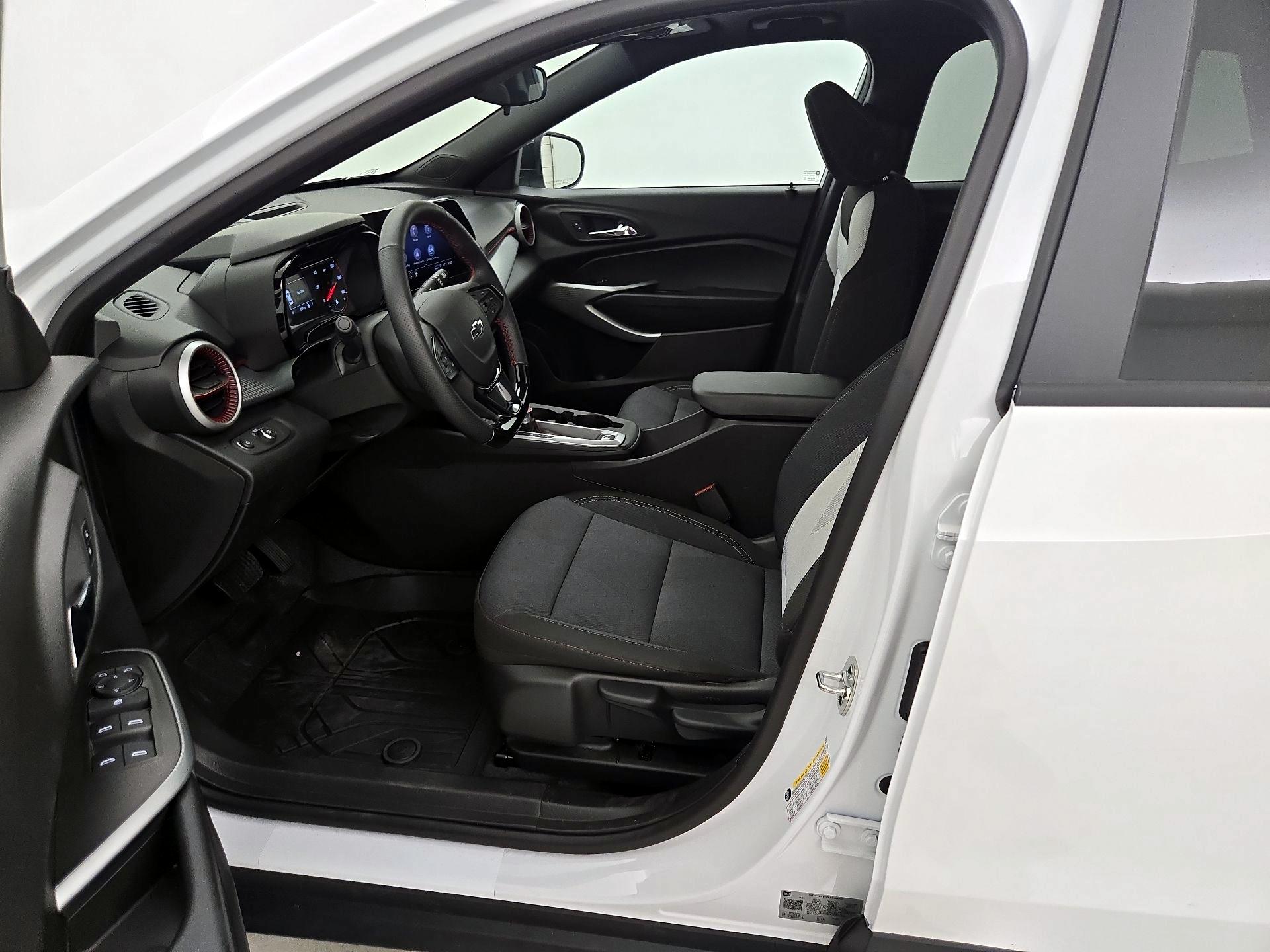 Thumbnail: 2025 Chevrolet Trax - 11
