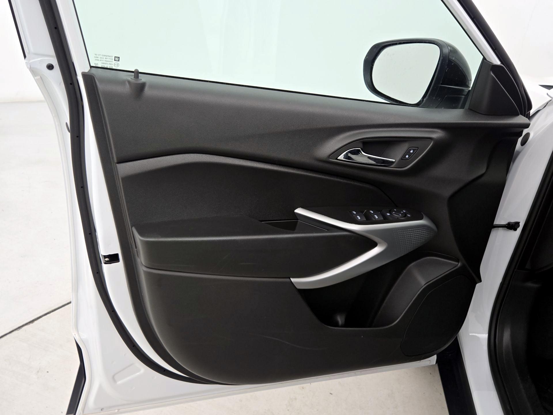 Thumbnail: 2025 Chevrolet Trax - 12