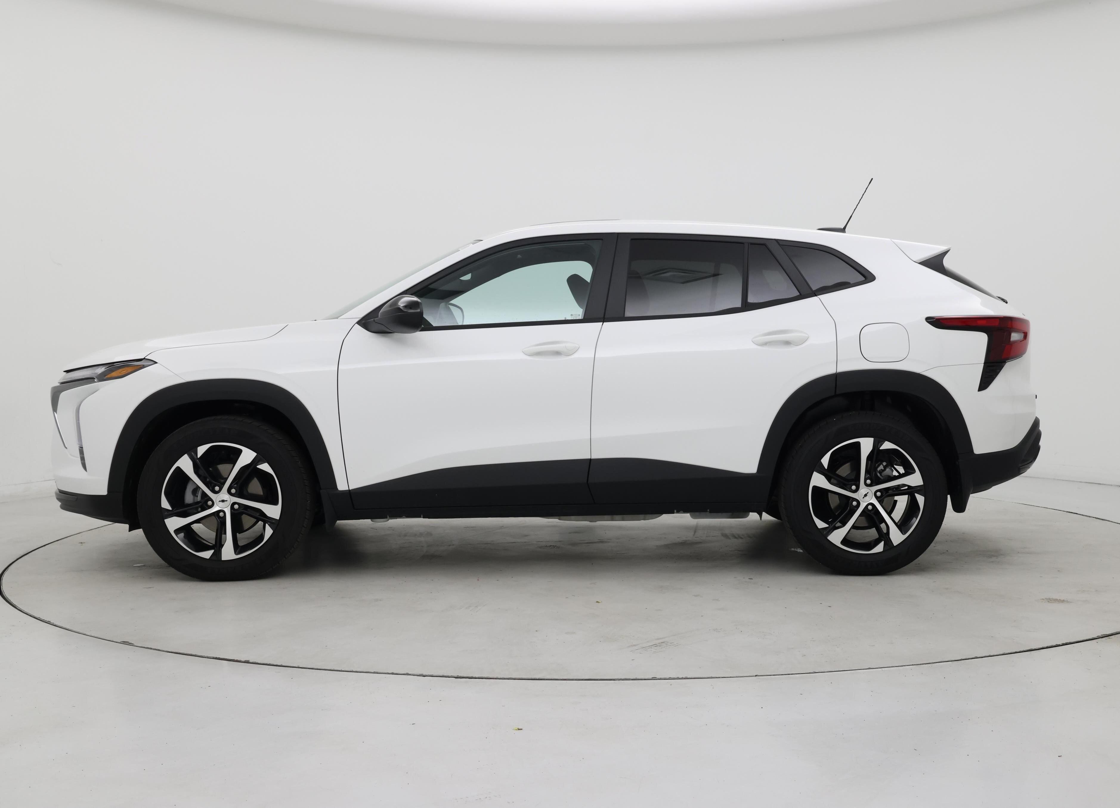 Thumbnail: 2025 Chevrolet Trax - 3