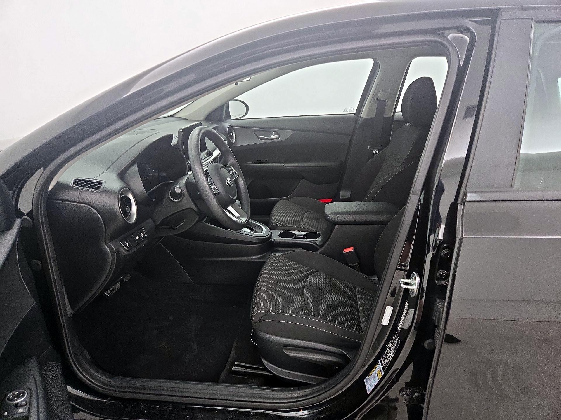Thumbnail: 2019 Kia Forte - 11