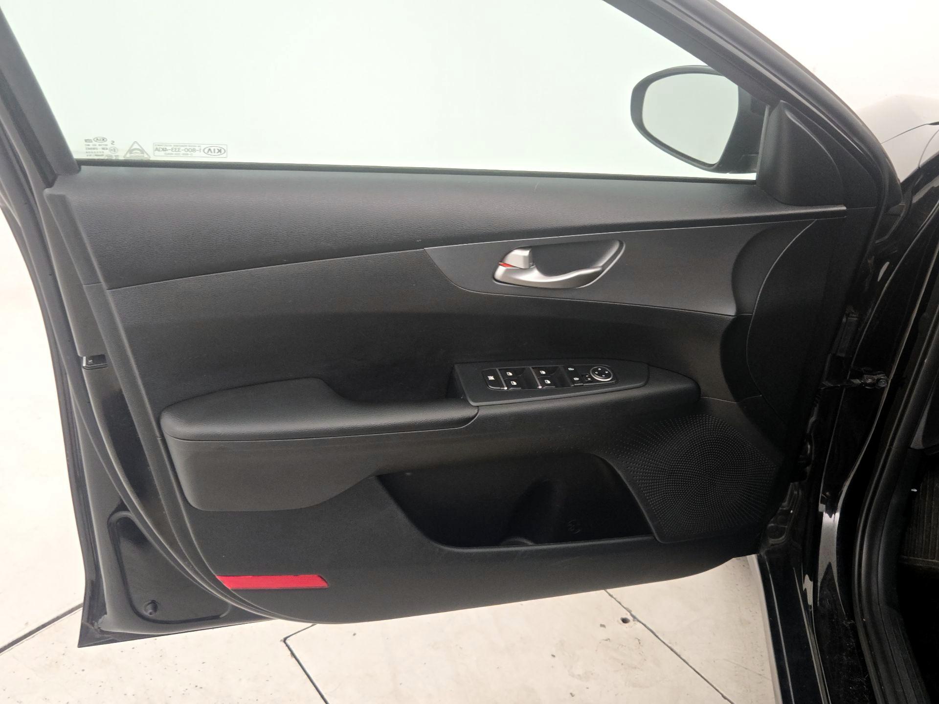 Thumbnail: 2019 Kia Forte - 12