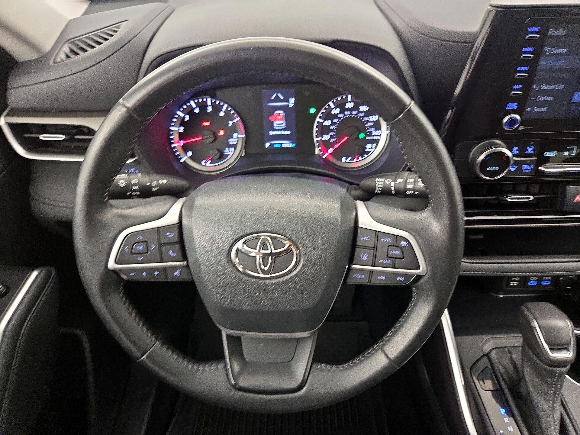 Thumbnail: 2022 Toyota Highlander - 10
