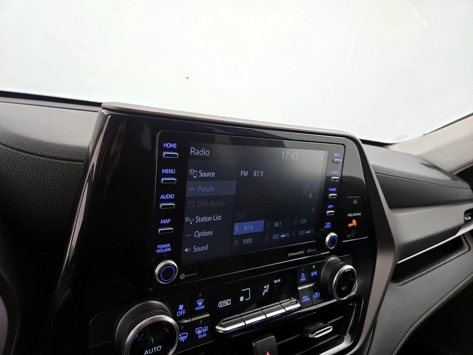 Thumbnail: 2022 Toyota Highlander - 15