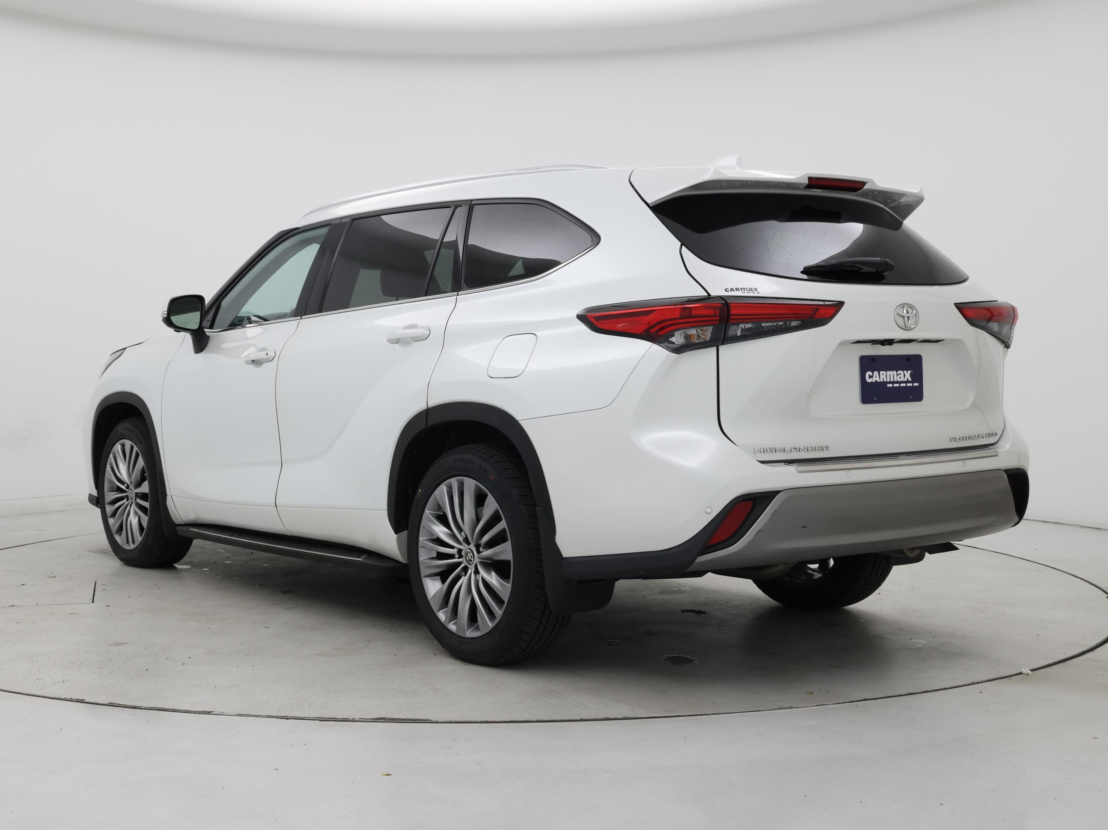 Thumbnail: 2023 Toyota Highlander - 2