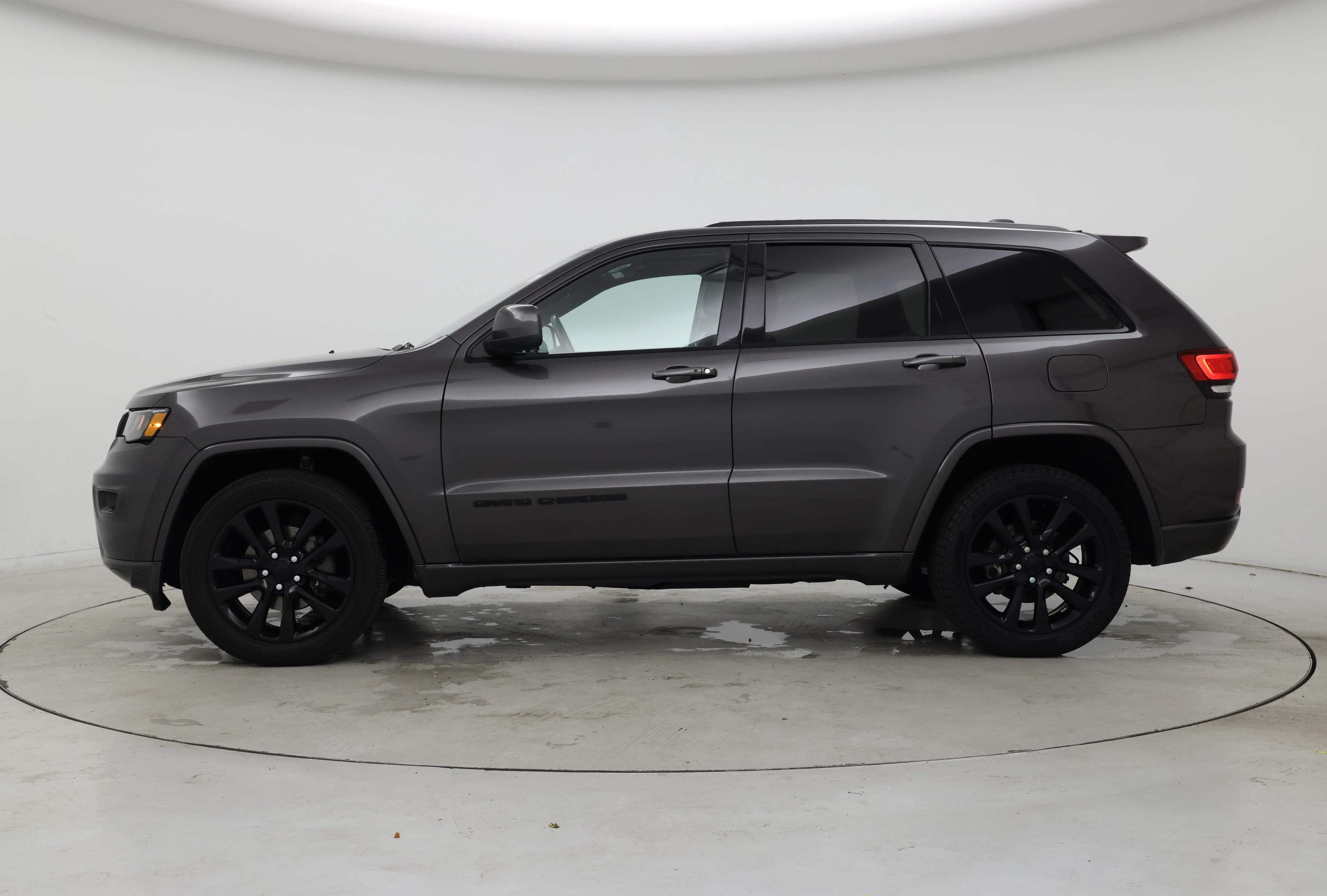 Thumbnail: 2020 Jeep Grand Cherokee - 3