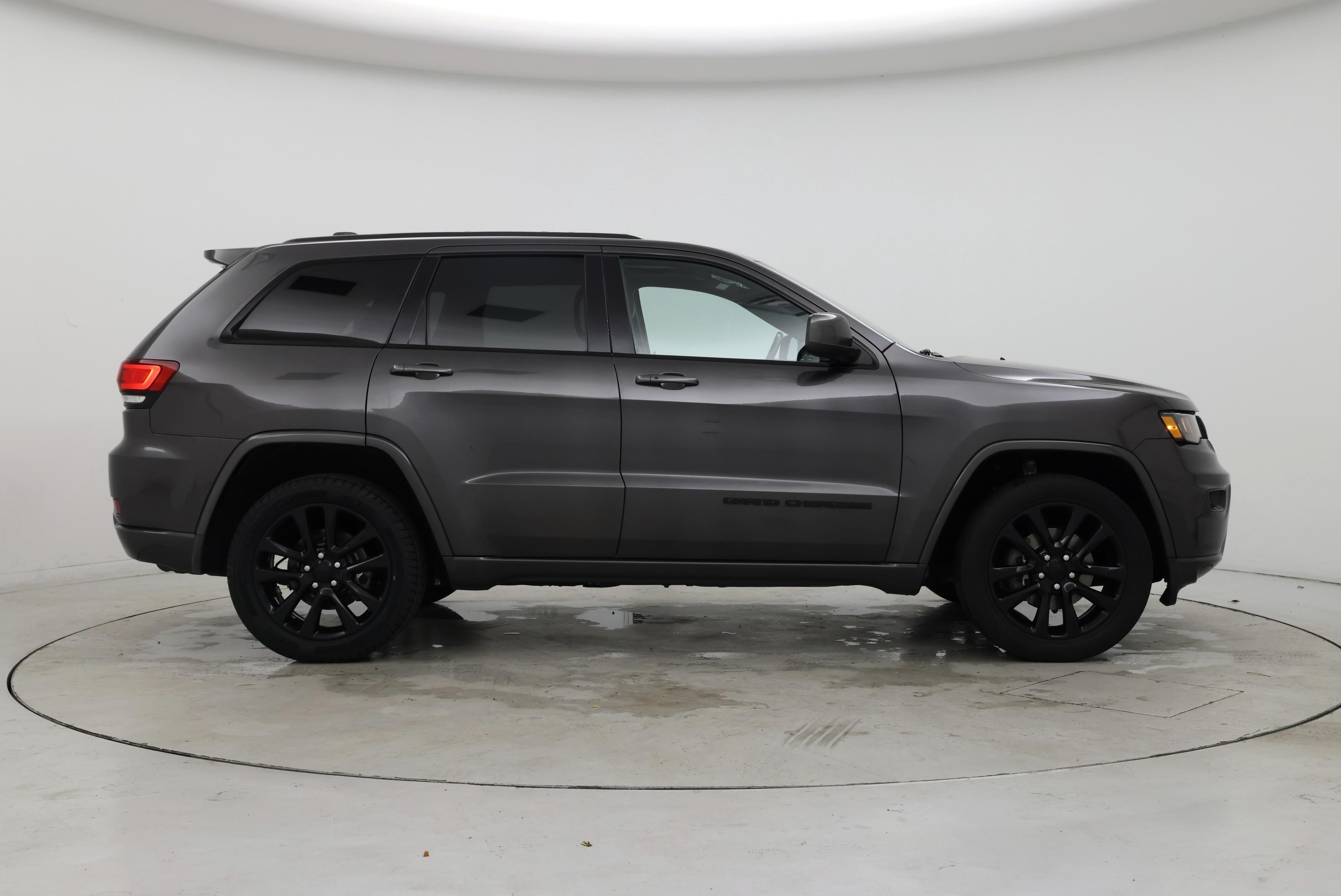 Thumbnail: 2020 Jeep Grand Cherokee - 7