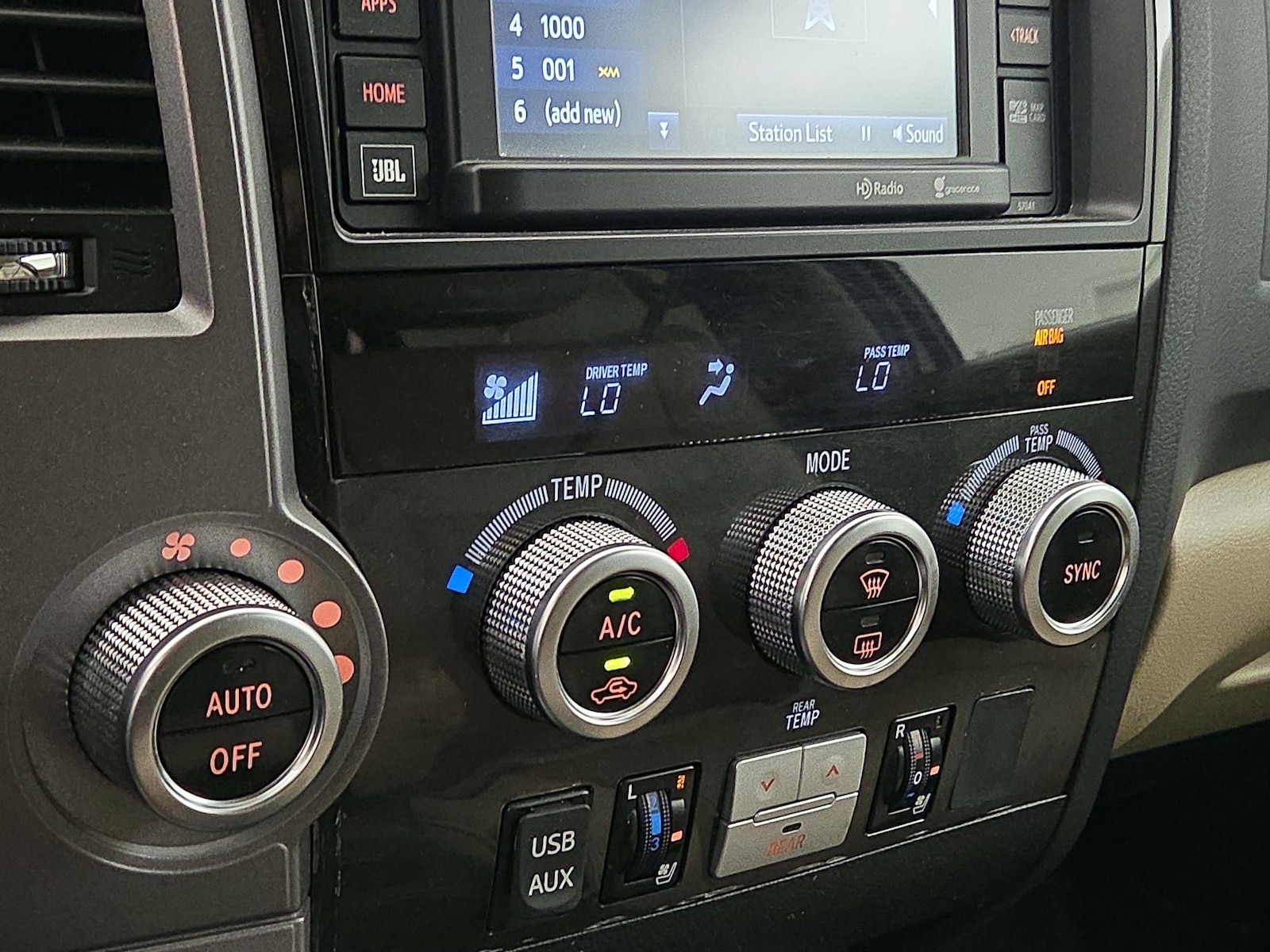 2015 Toyota Sequoia Platinum - Photo 18