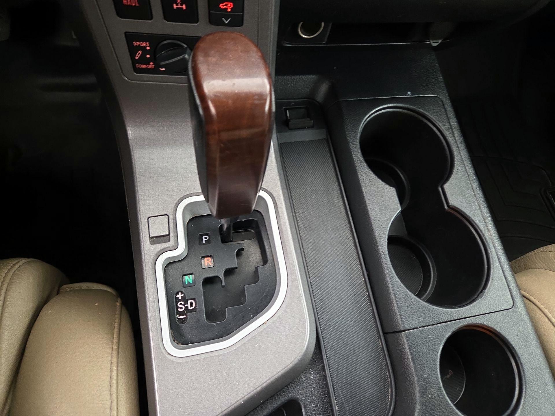 Thumbnail: 2015 Toyota Sequoia - 18