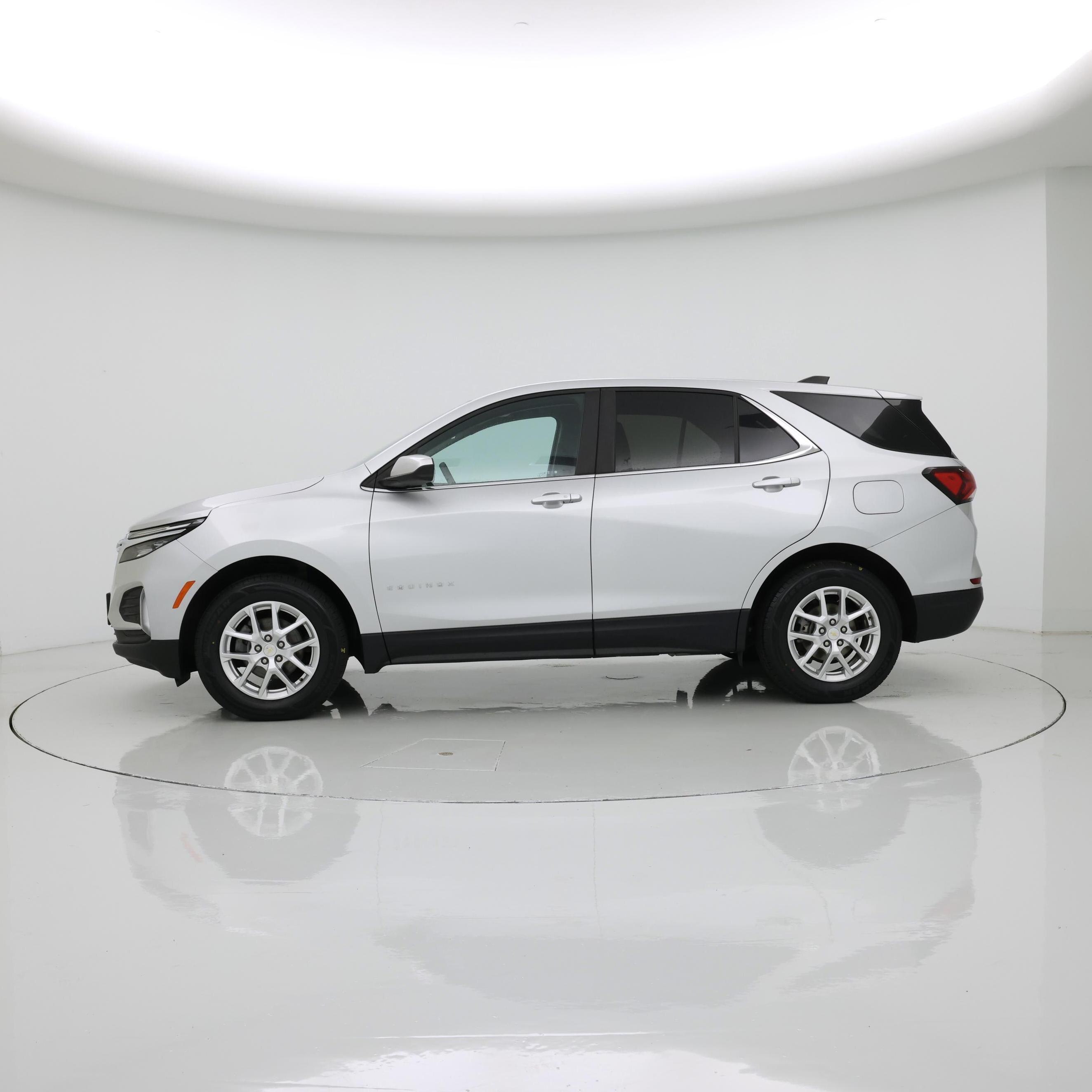 Thumbnail: 2022 Chevrolet Equinox - 3