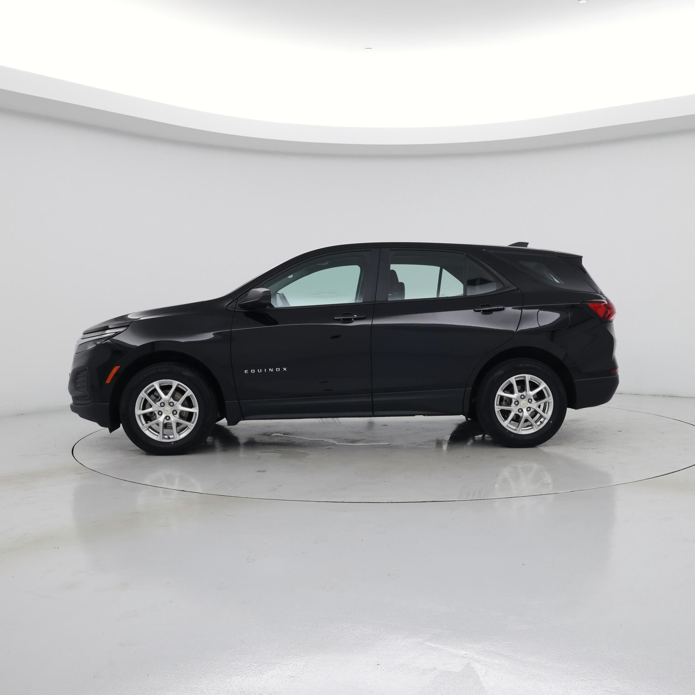 Thumbnail: 2022 Chevrolet Equinox - 3
