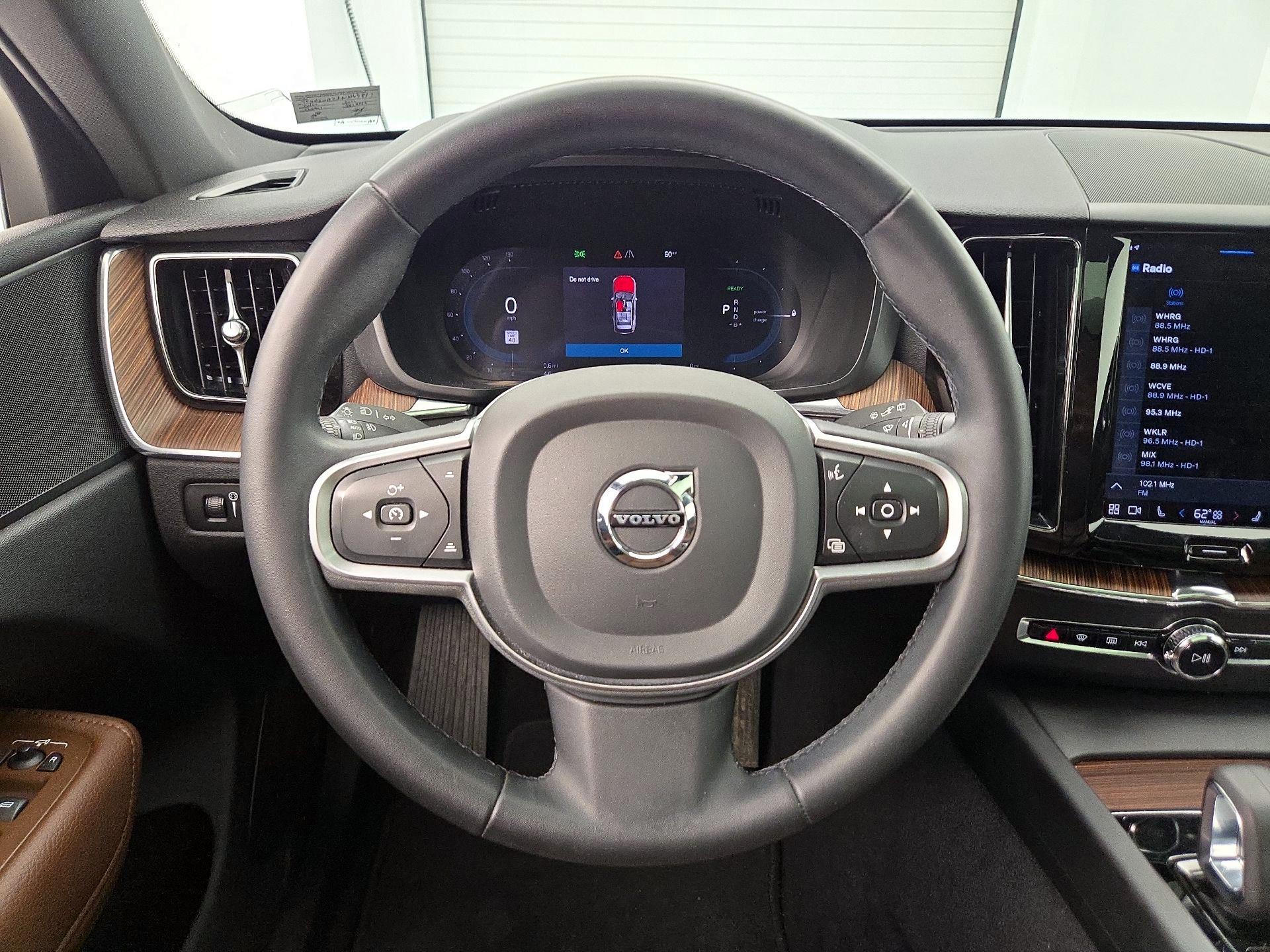 Thumbnail: 2022 Volvo XC60 - 10