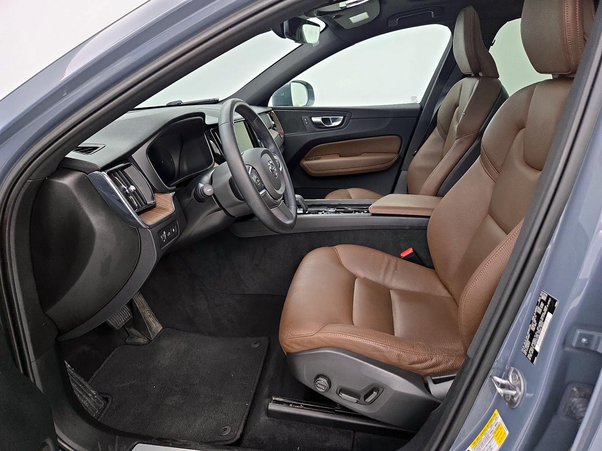 Thumbnail: 2022 Volvo XC60 - 11