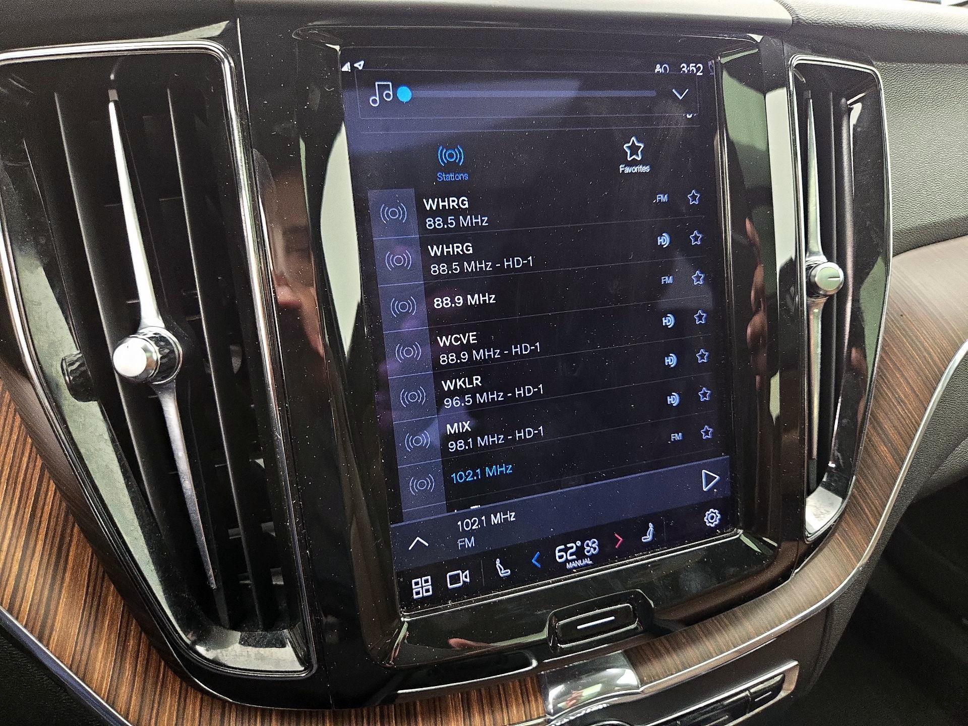 Thumbnail: 2022 Volvo XC60 - 16