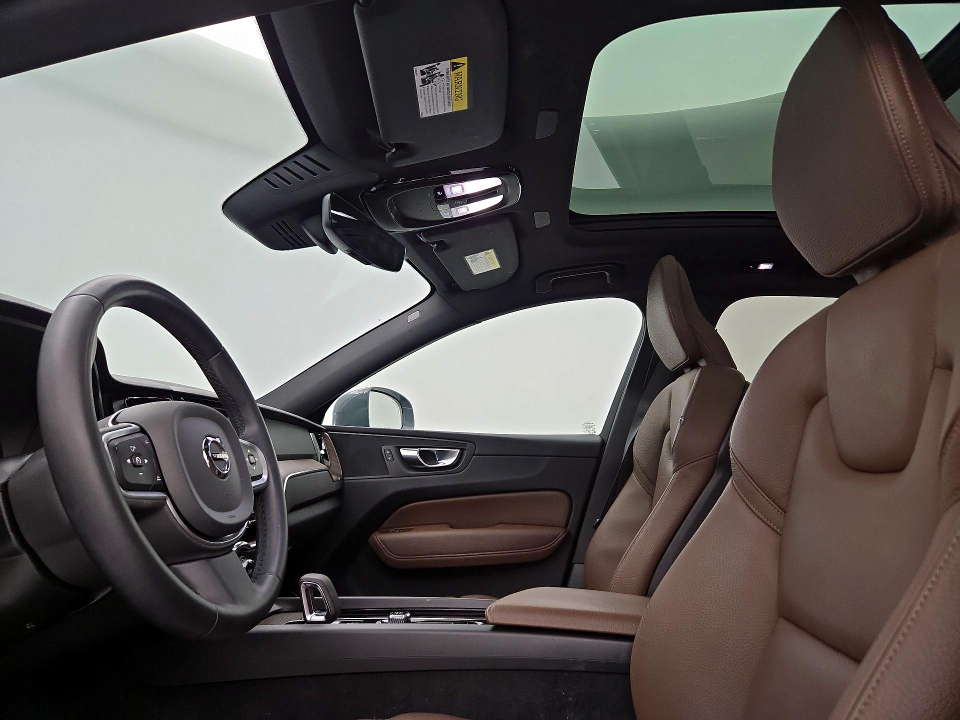 Thumbnail: 2022 Volvo XC60 - 20