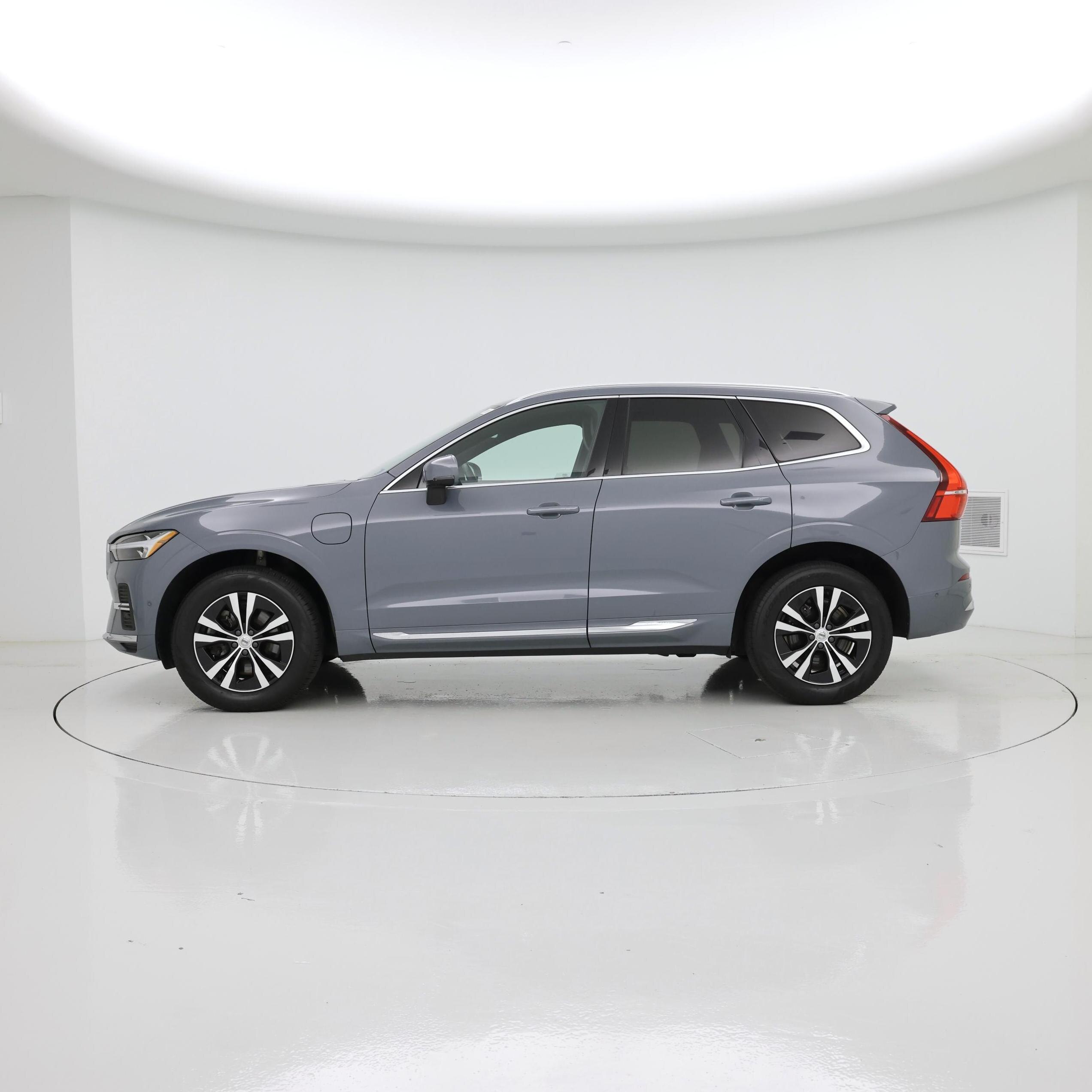 Thumbnail: 2022 Volvo XC60 - 3
