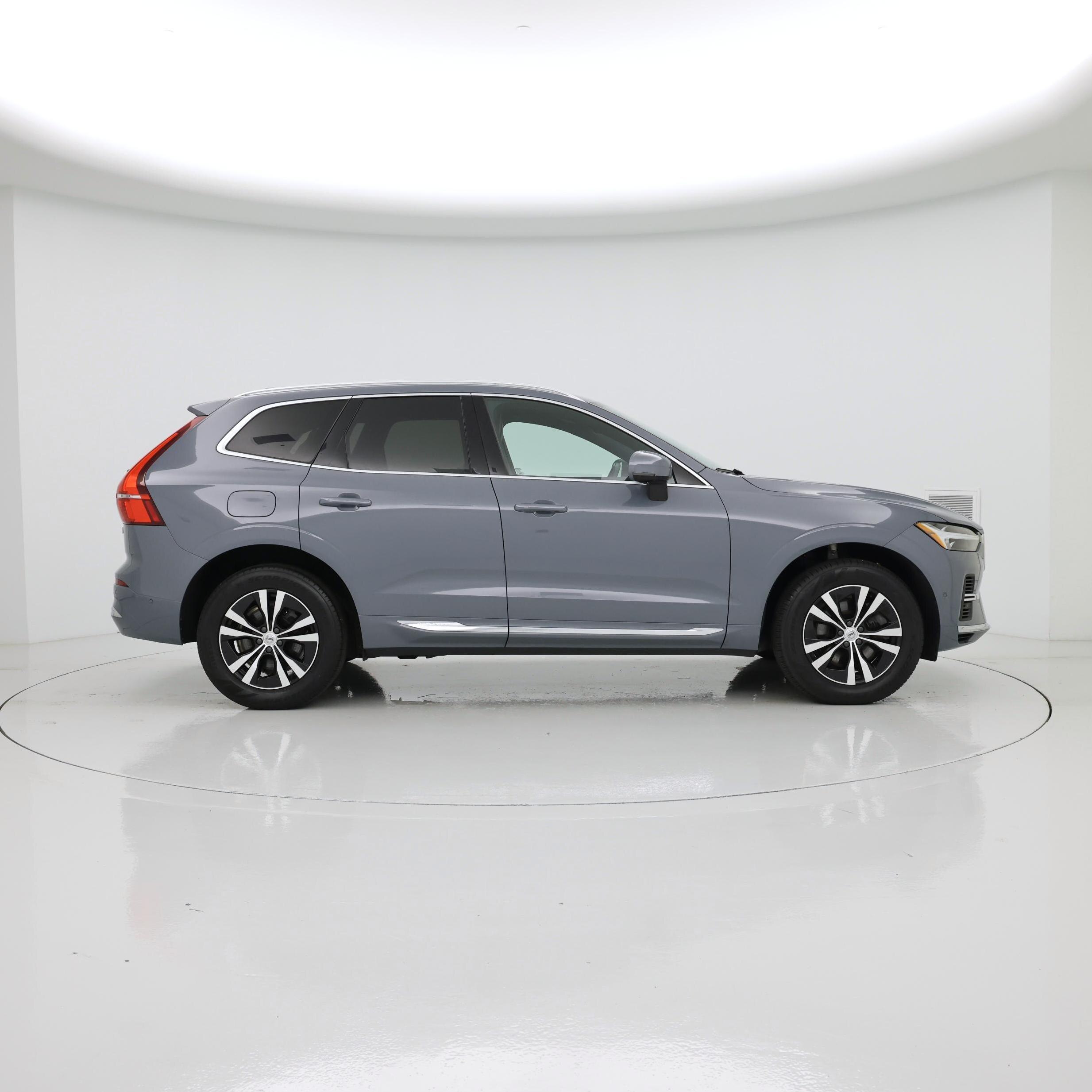 Thumbnail: 2022 Volvo XC60 - 7