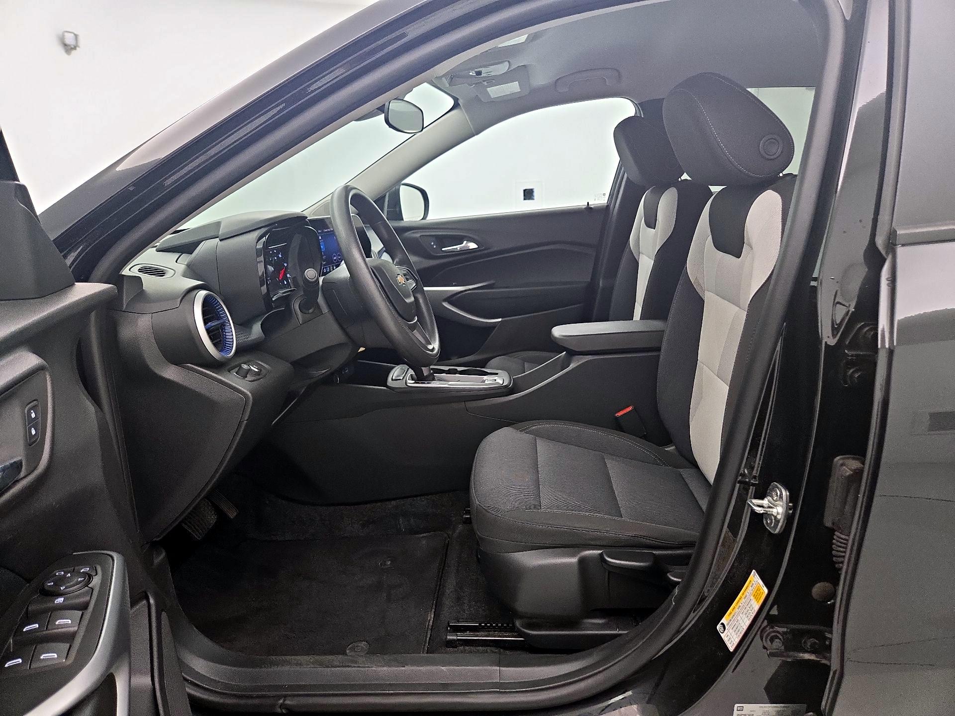 Thumbnail: 2024 Chevrolet Trax - 11