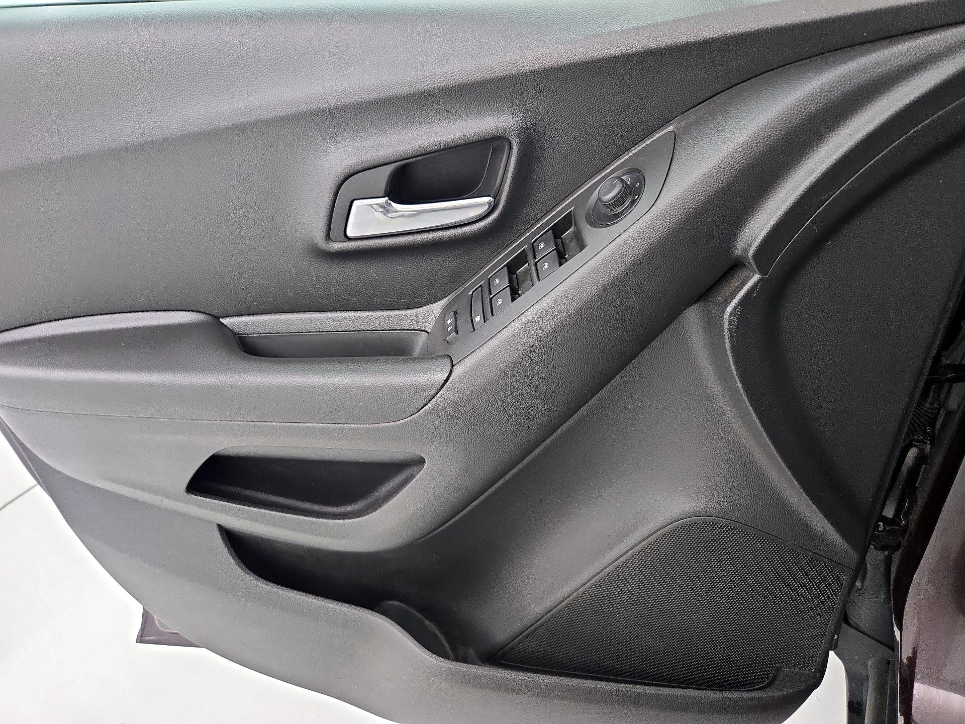 Thumbnail: 2022 Chevrolet Trax - 12
