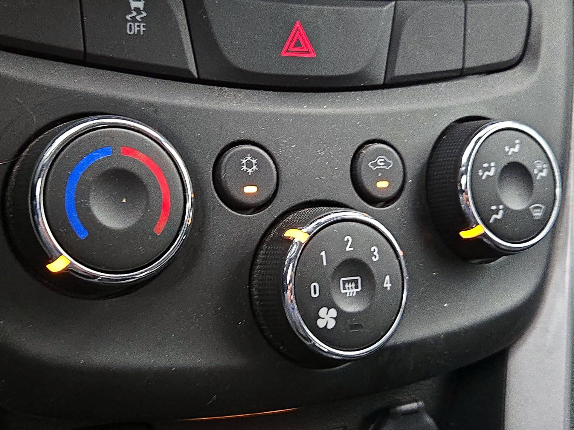 Thumbnail: 2022 Chevrolet Trax - 16