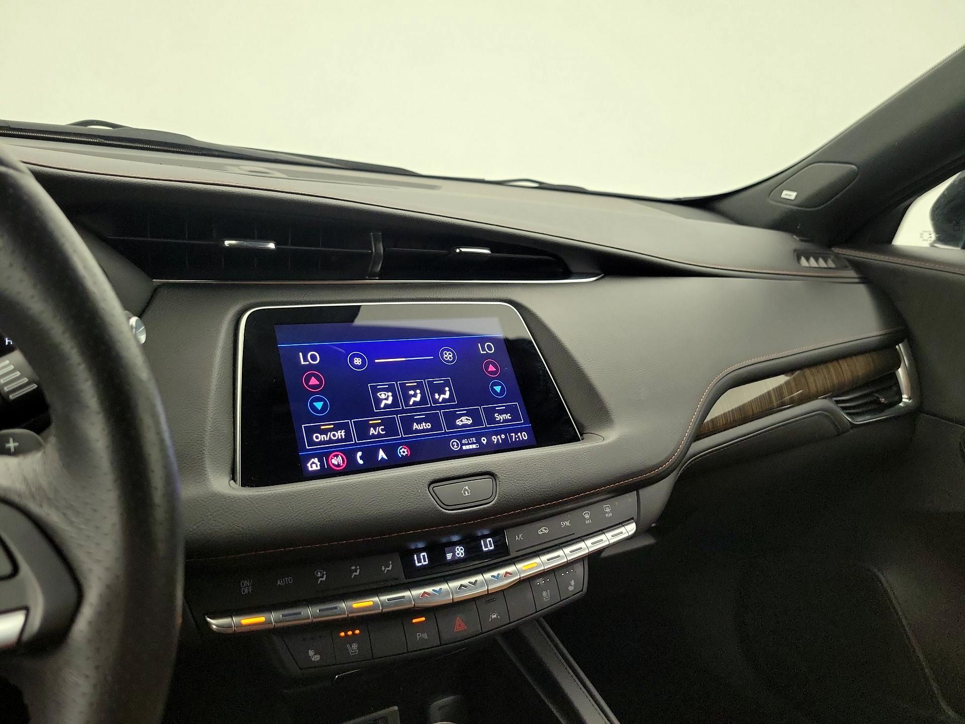 Thumbnail: 2023 Cadillac XT4 - 16