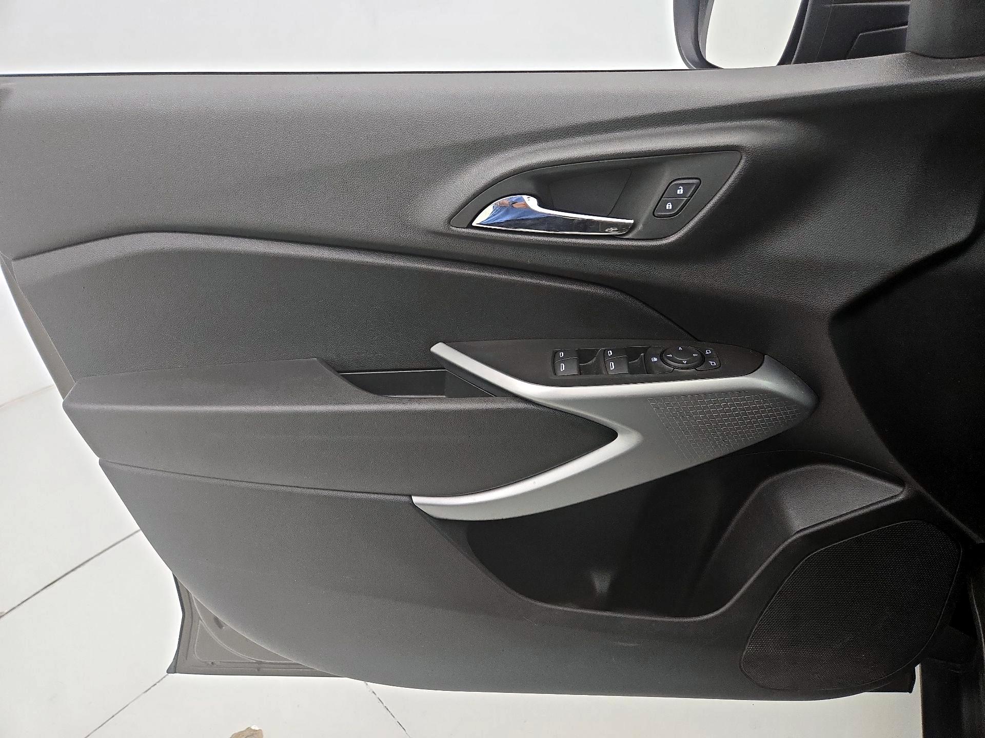 Thumbnail: 2024 Chevrolet Trax - 12