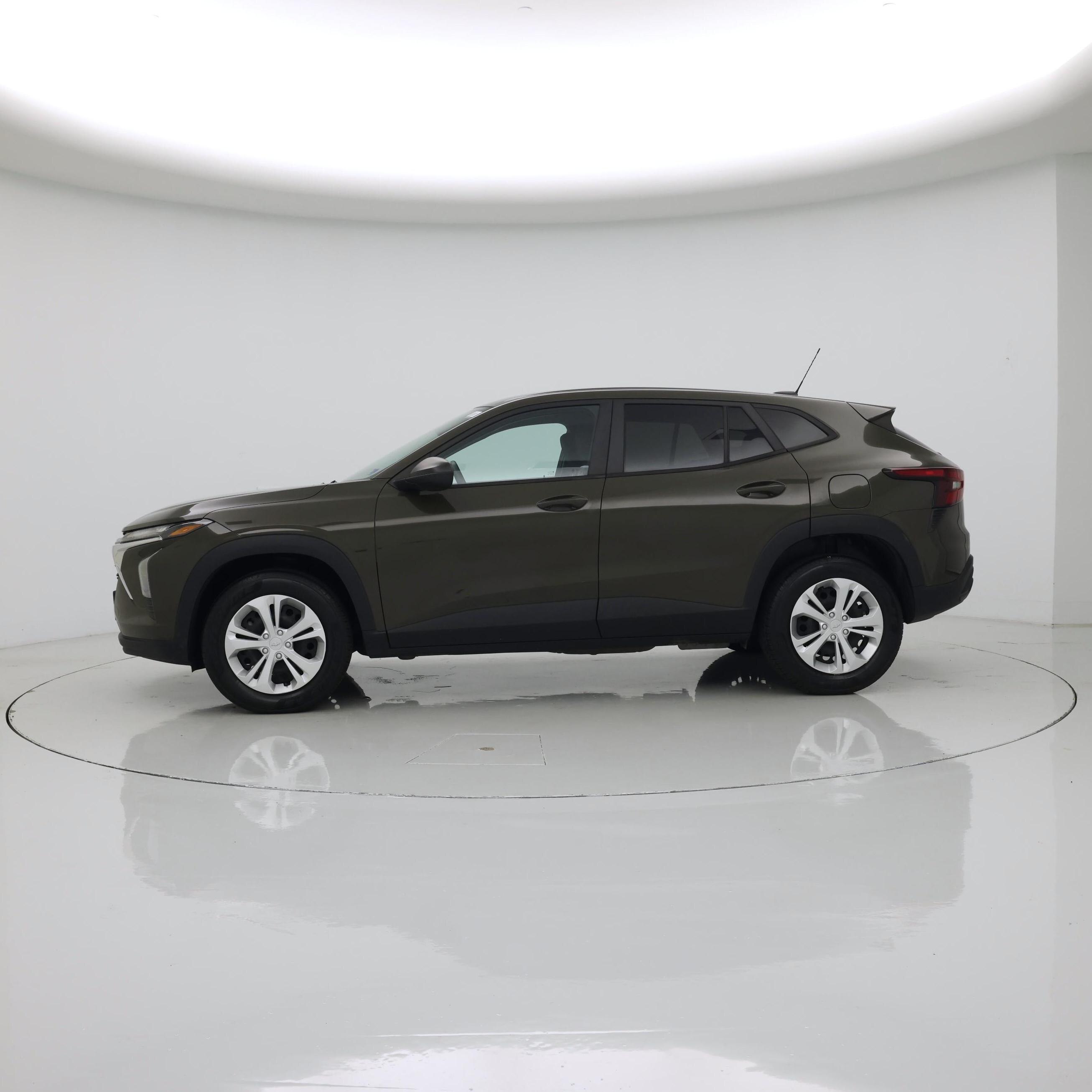 Thumbnail: 2024 Chevrolet Trax - 3
