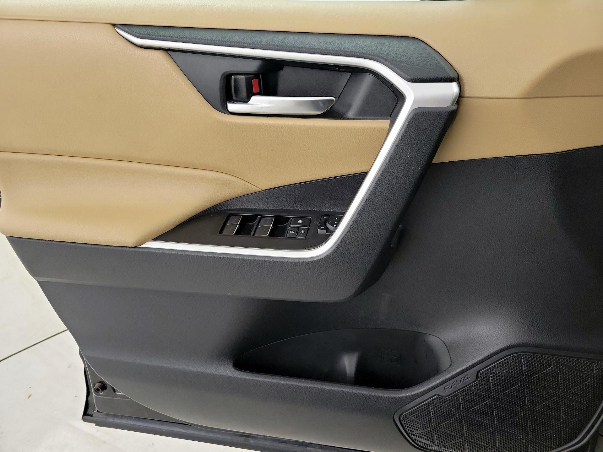 Thumbnail: 2022 Toyota RAV4 - 12