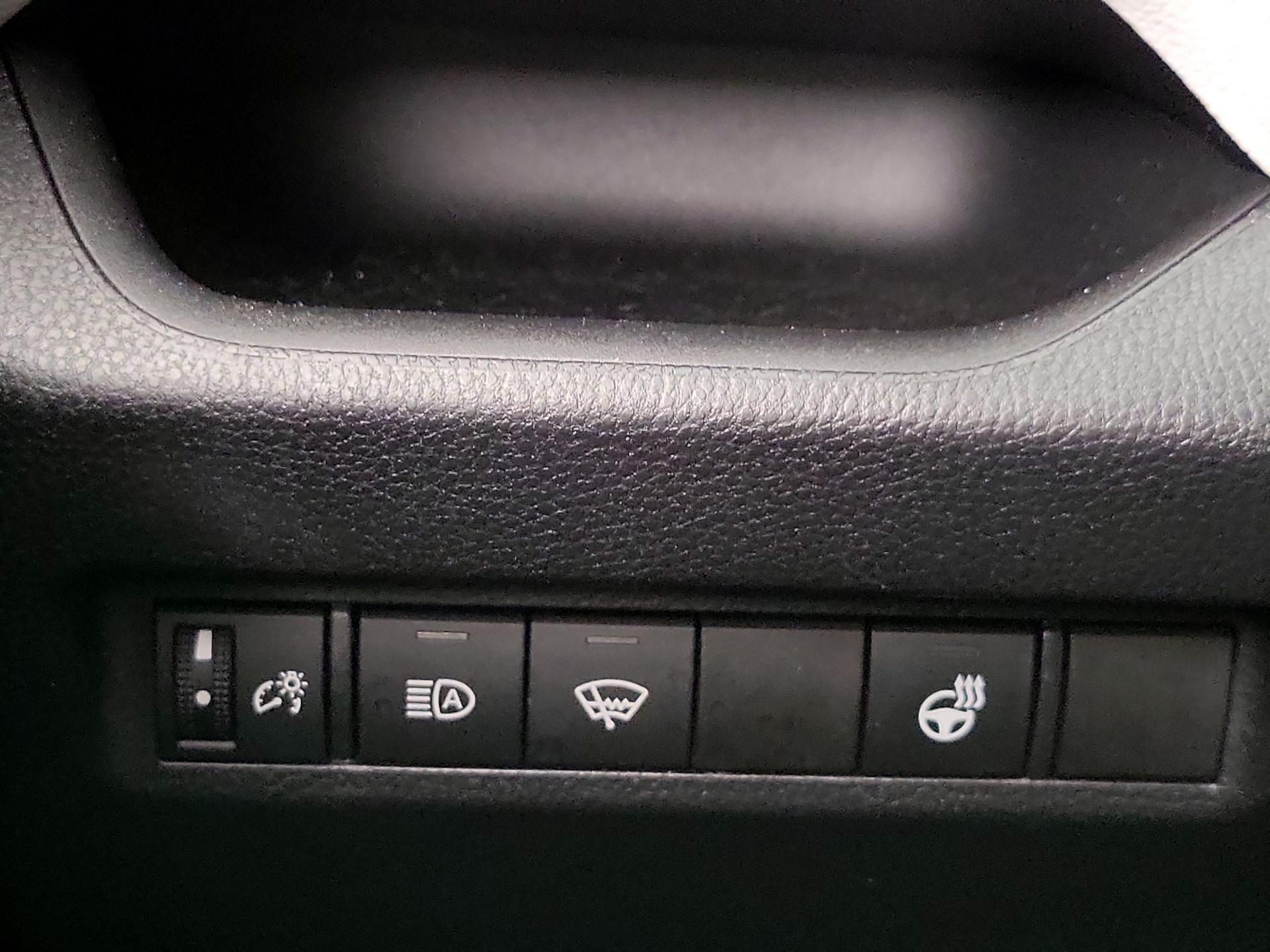 Thumbnail: 2022 Toyota RAV4 - 13
