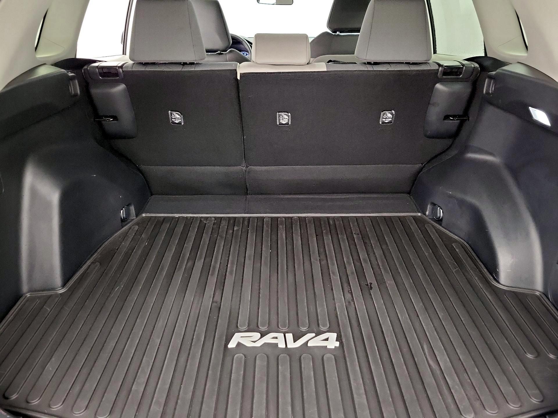 Thumbnail: 2022 Toyota RAV4 - 20