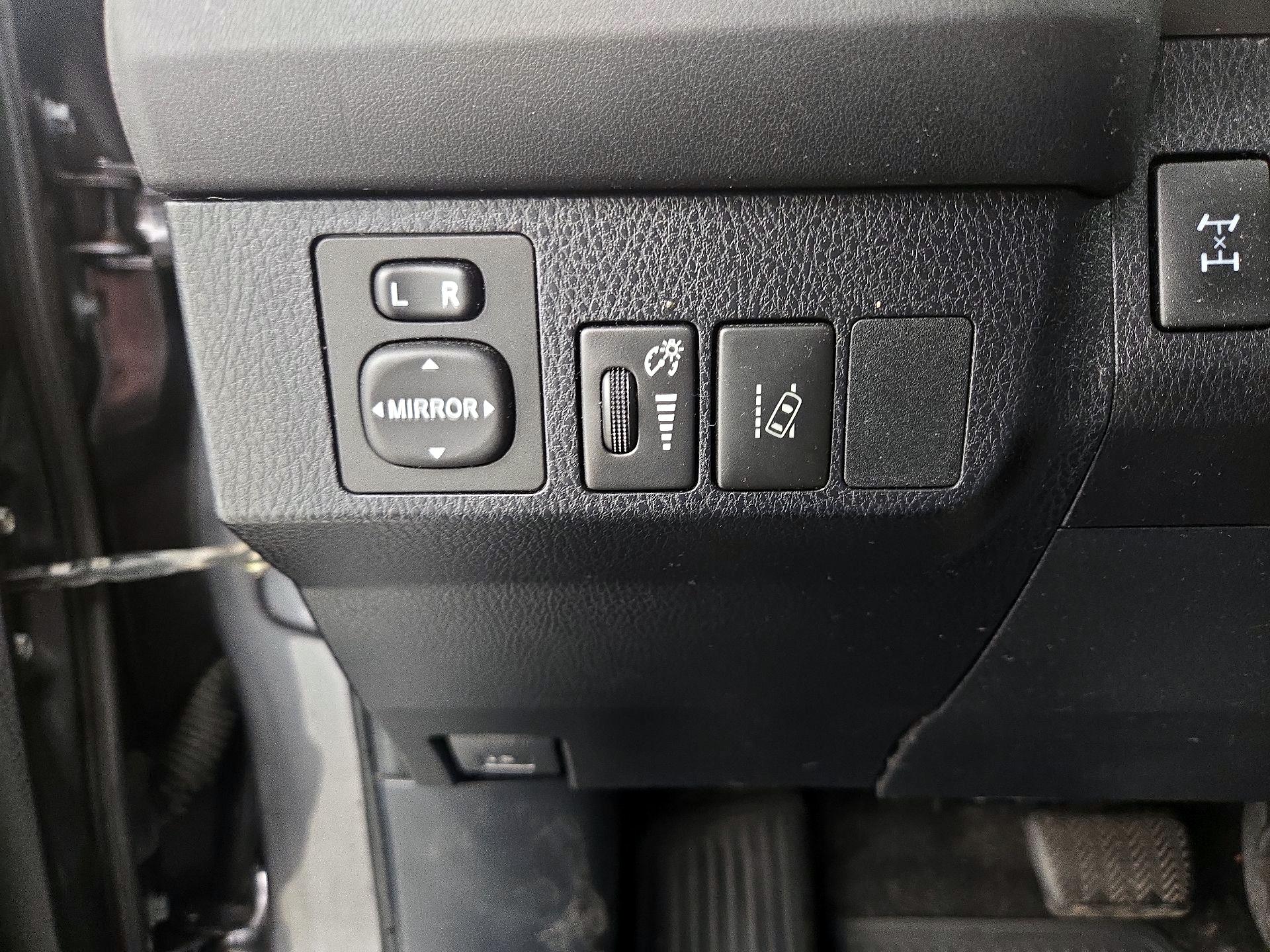 Thumbnail: 2018 Toyota RAV4 - 13