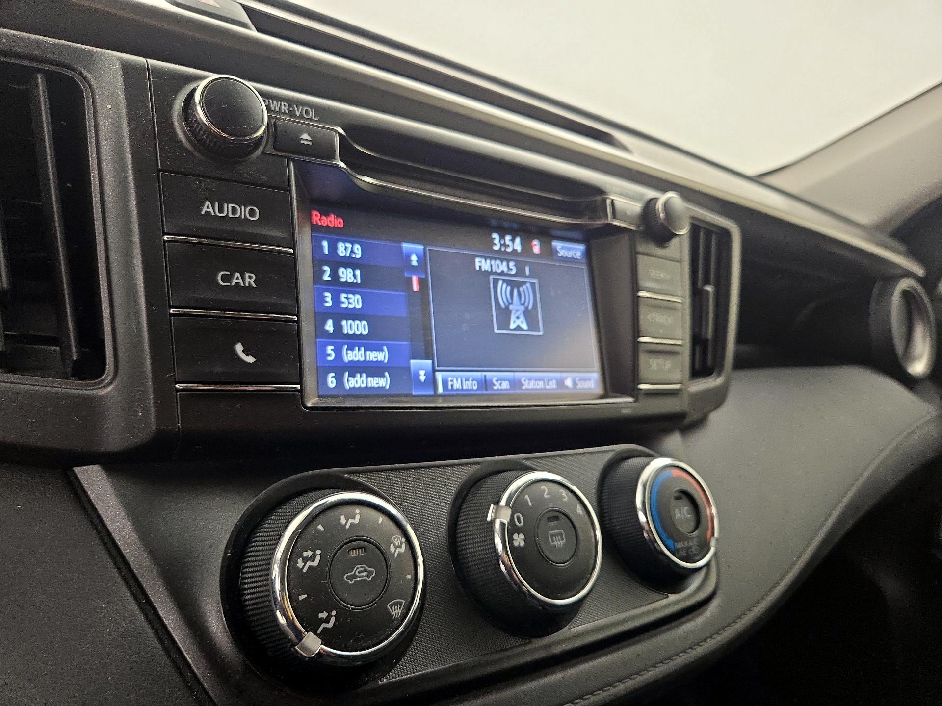 Thumbnail: 2018 Toyota RAV4 - 15