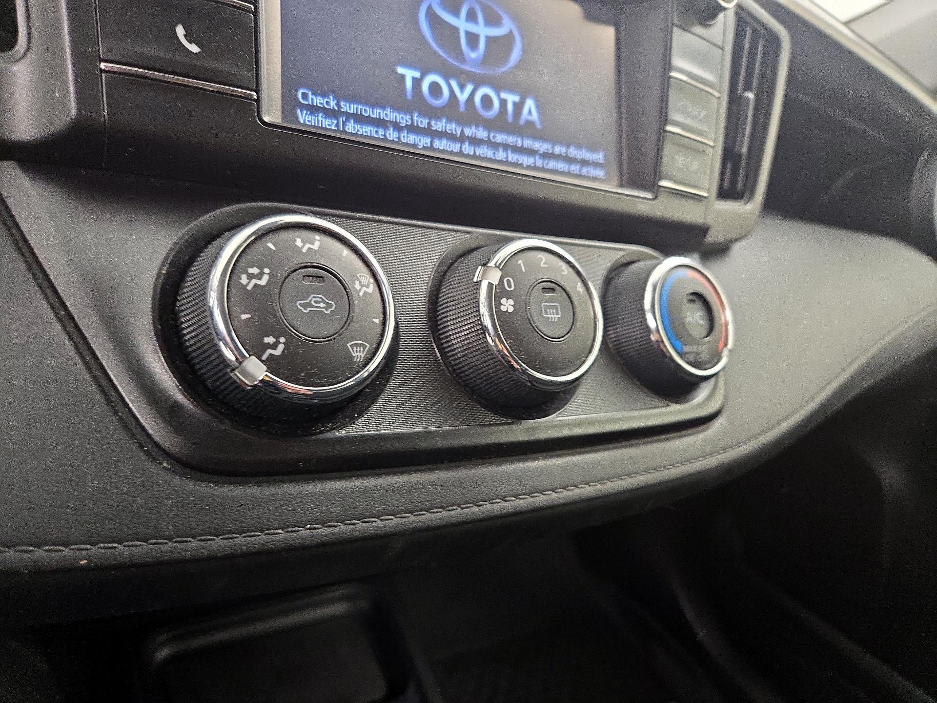 Thumbnail: 2018 Toyota RAV4 - 16