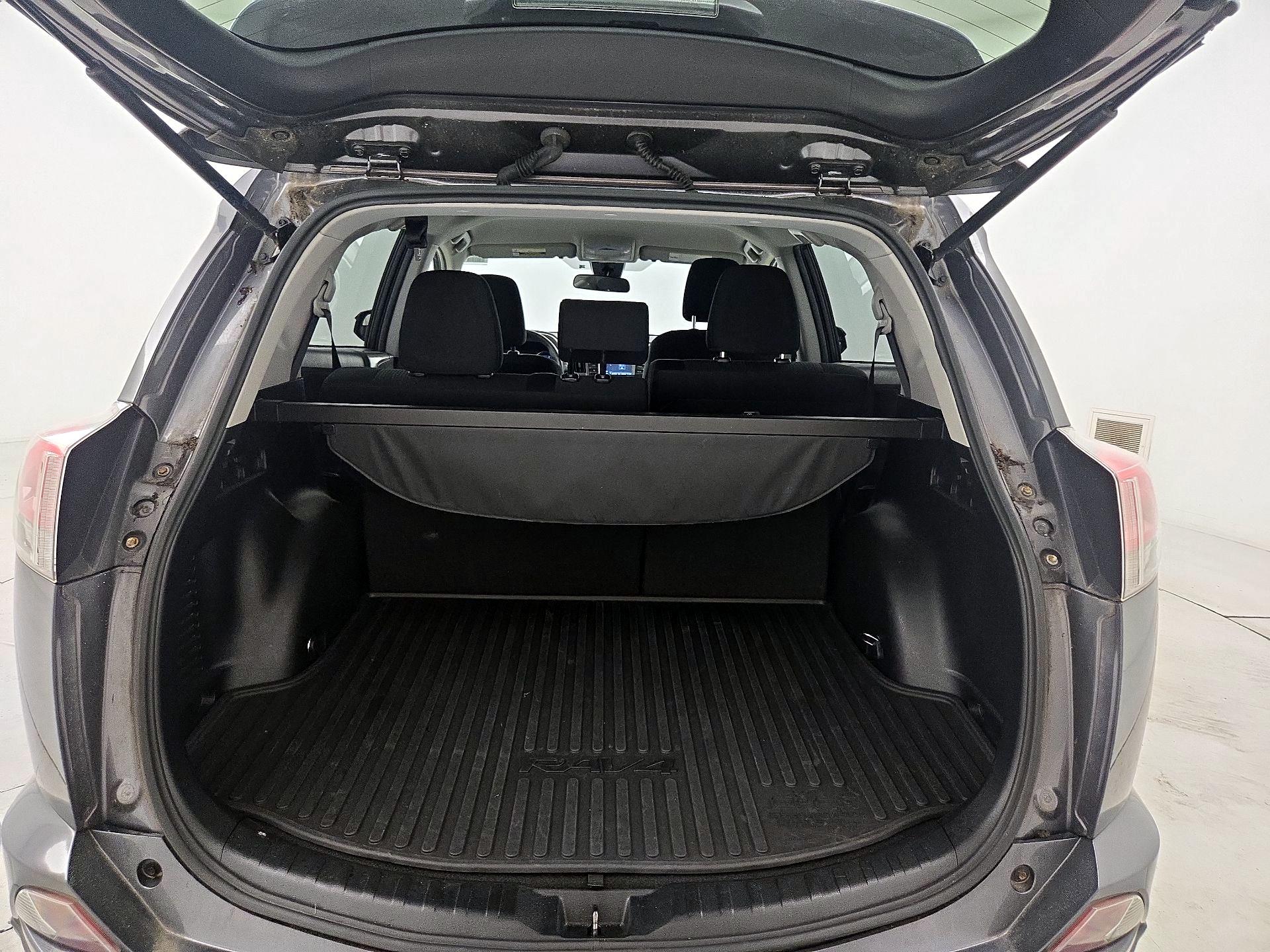 Thumbnail: 2018 Toyota RAV4 - 20
