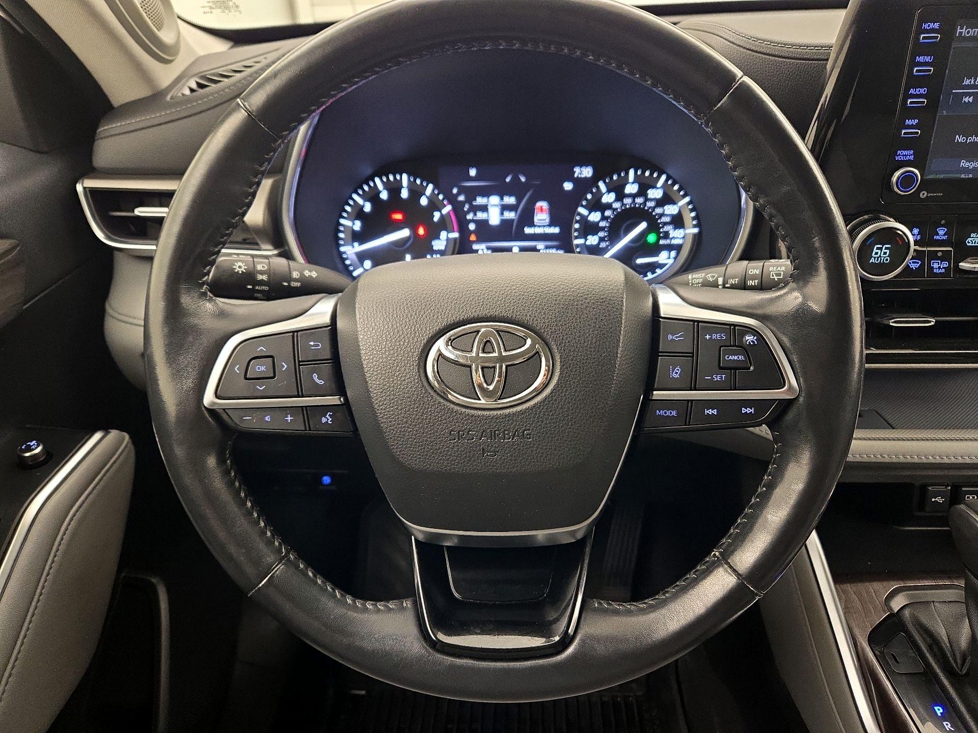 Thumbnail: 2021 Toyota Highlander - 10