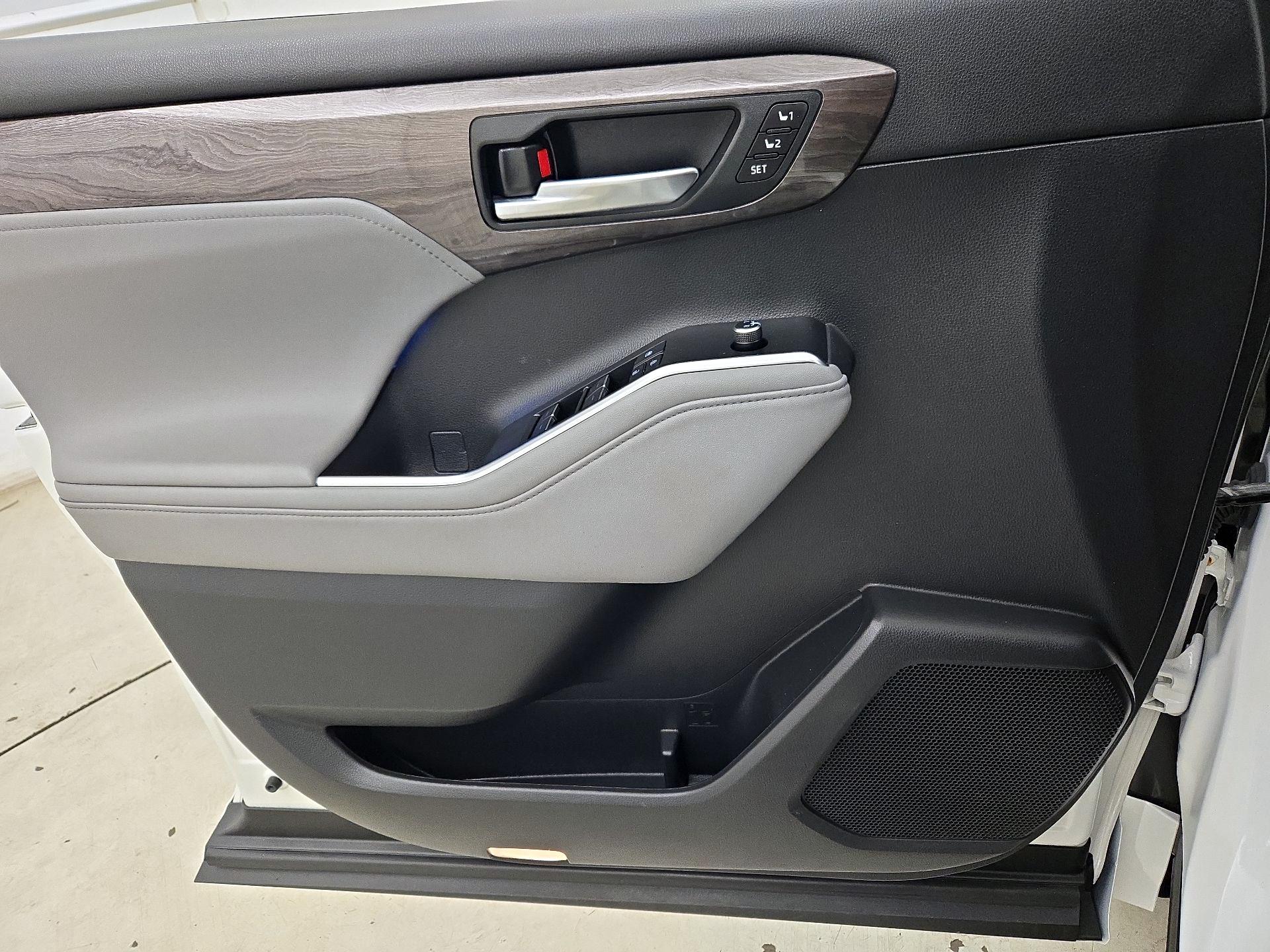 Thumbnail: 2021 Toyota Highlander - 12