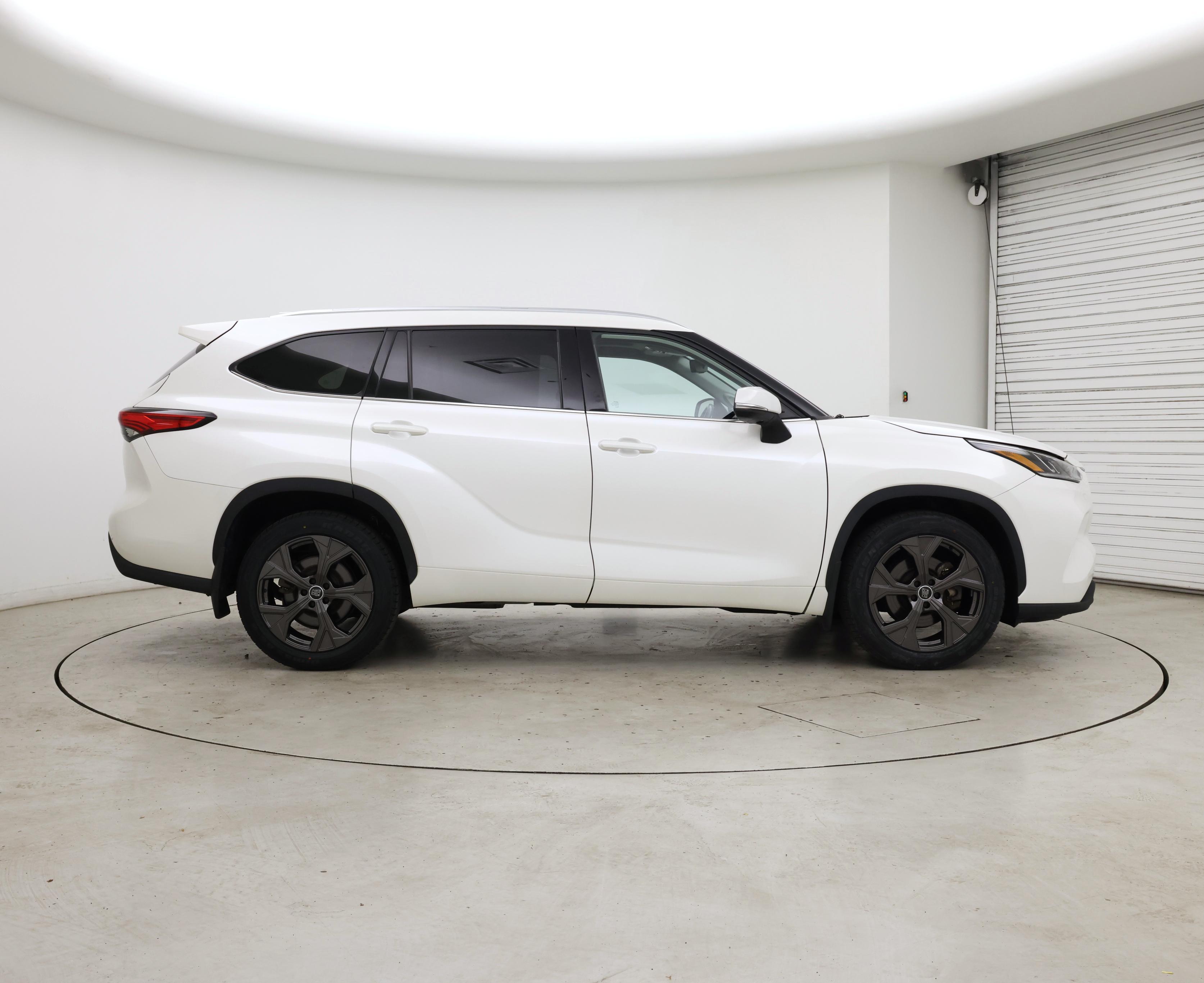 Thumbnail: 2021 Toyota Highlander - 7