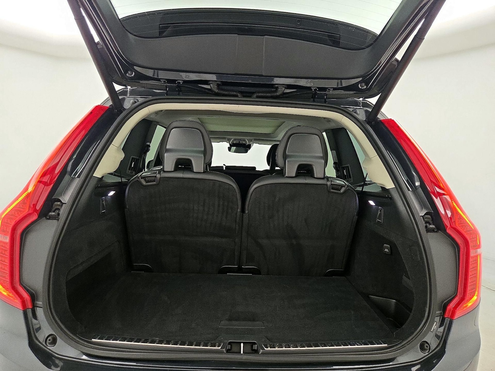 2022 Volvo XC90 Momentum - Photo 24
