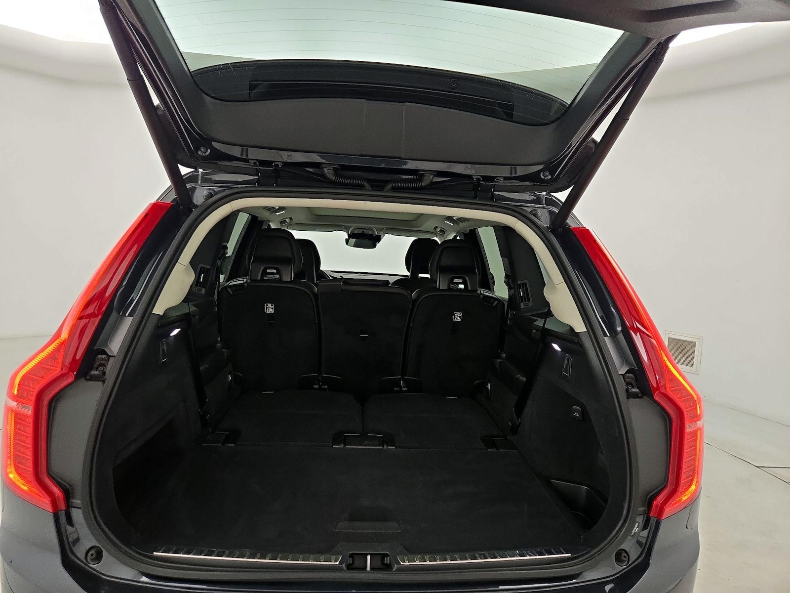 2022 Volvo XC90 Momentum - Photo 25