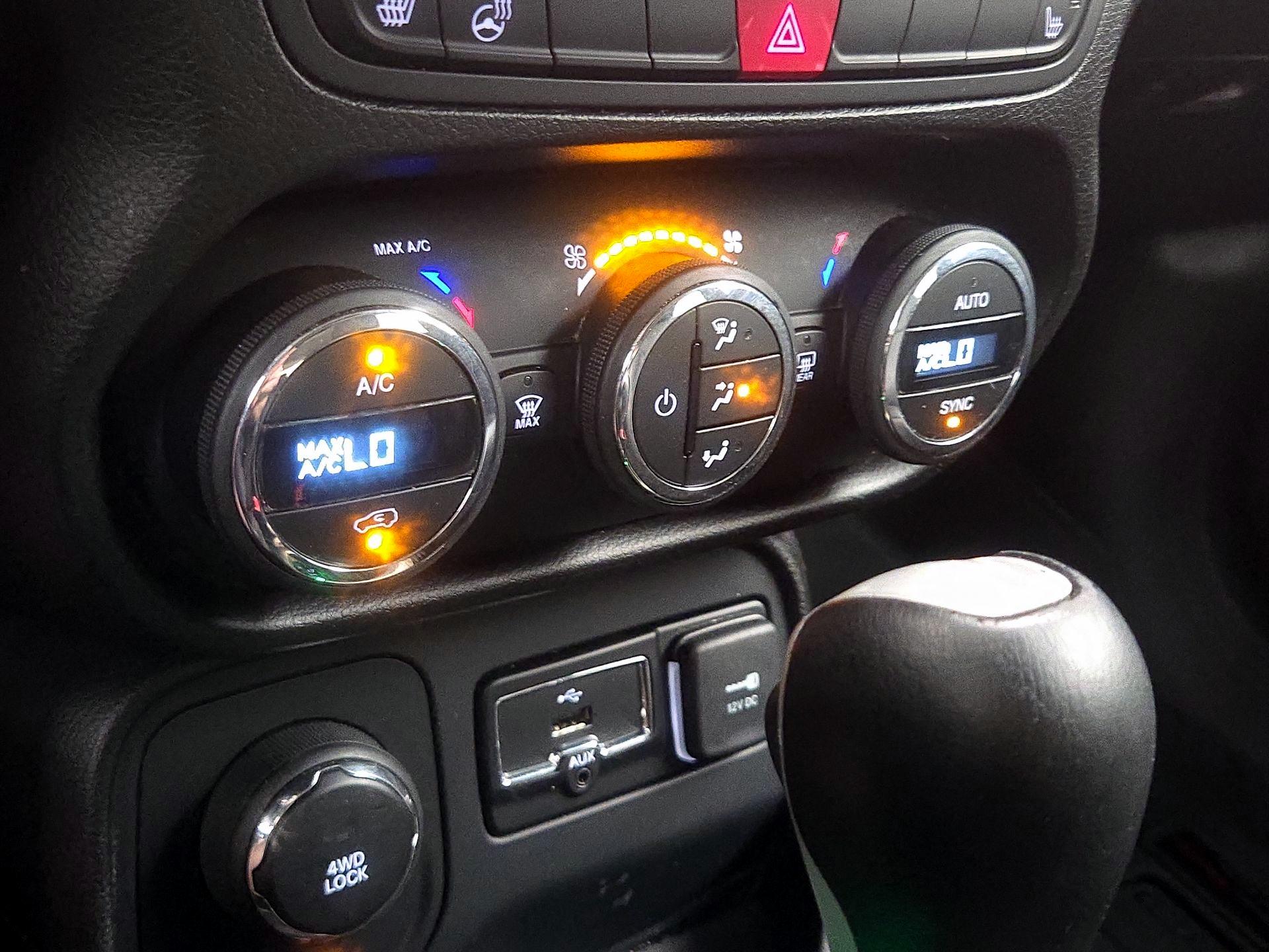 Thumbnail: 2017 Jeep Renegade - 17