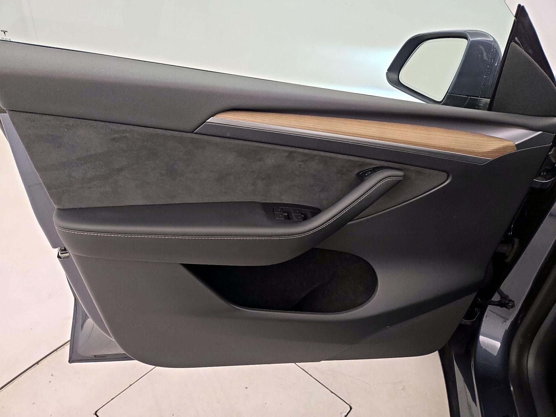 Thumbnail: 2023 Tesla Model Y - 12