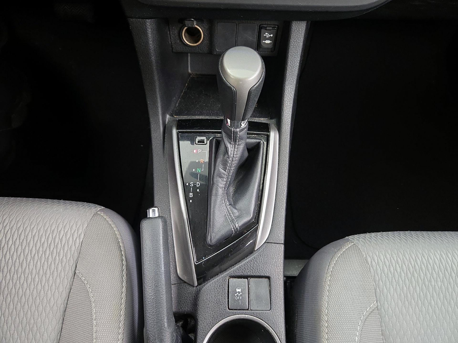 Thumbnail: 2015 Toyota Corolla - 16