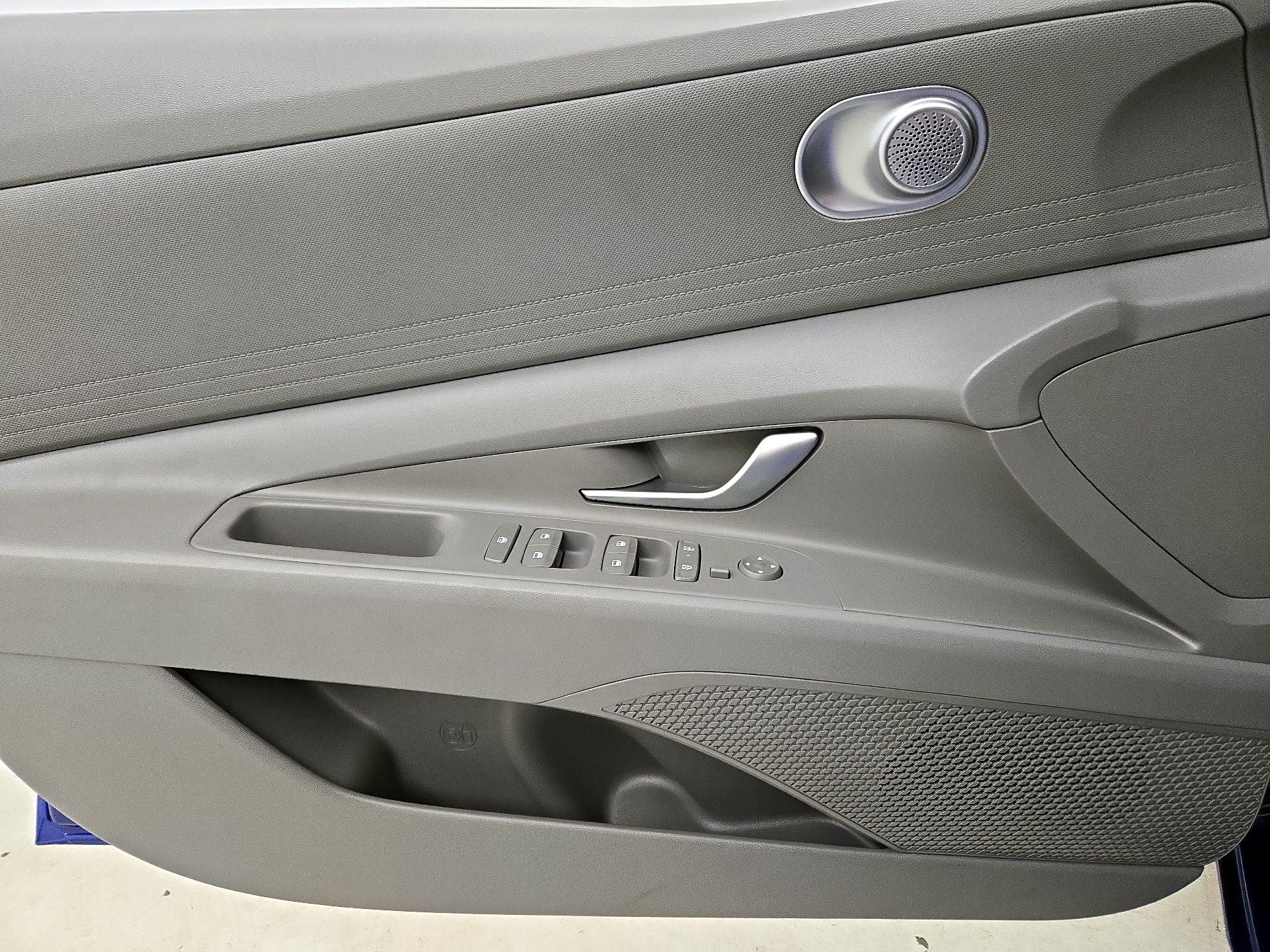 Thumbnail: 2025 Hyundai Elantra - 12