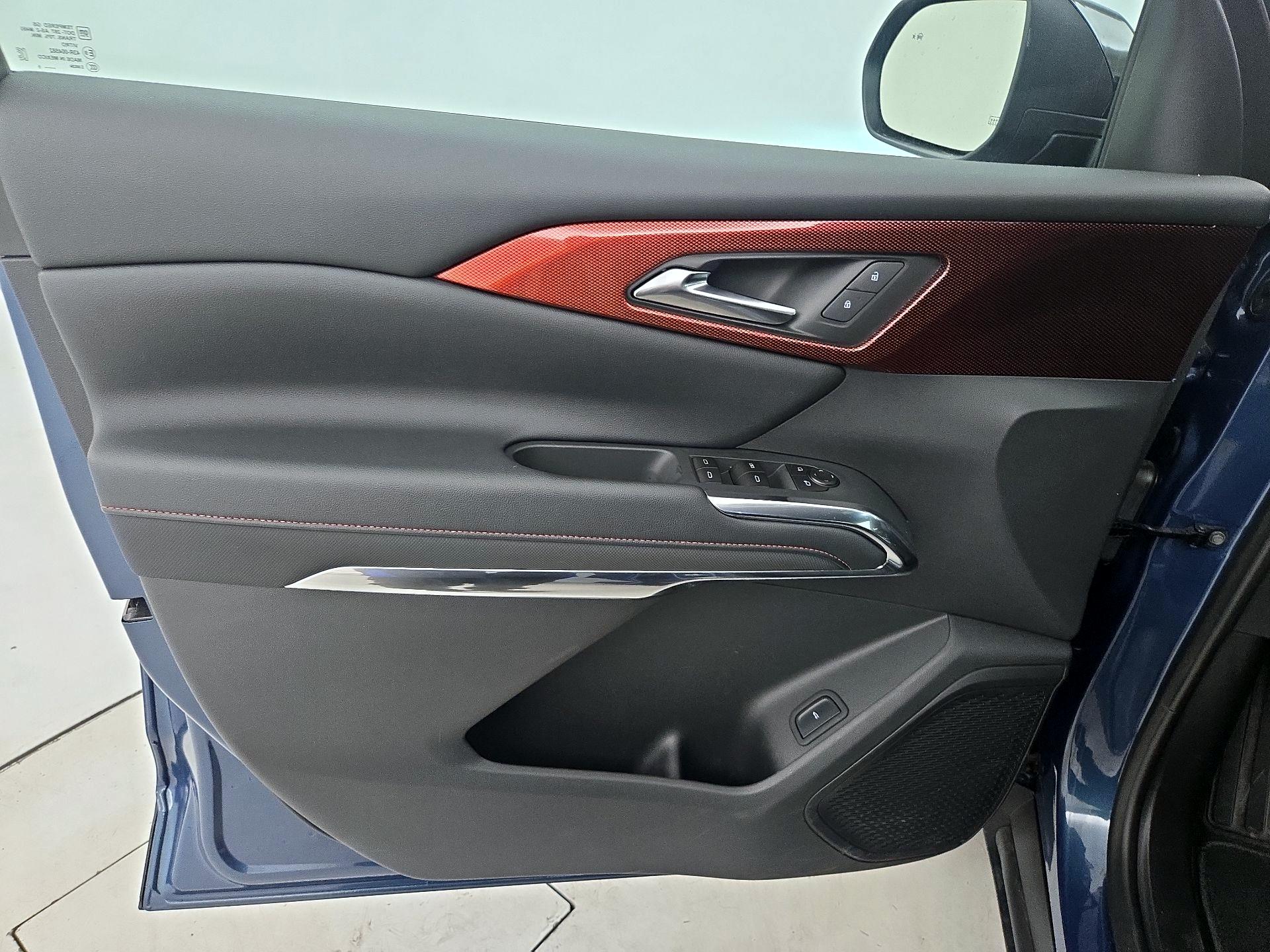 Thumbnail: 2025 Chevrolet Traverse - 12