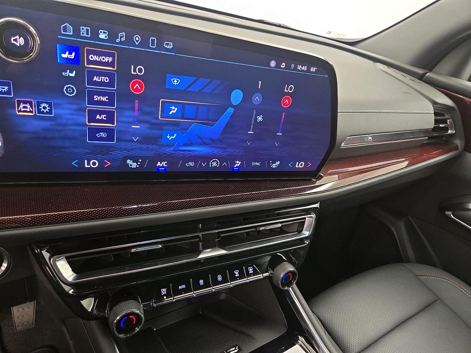 Thumbnail: 2025 Chevrolet Traverse - 16