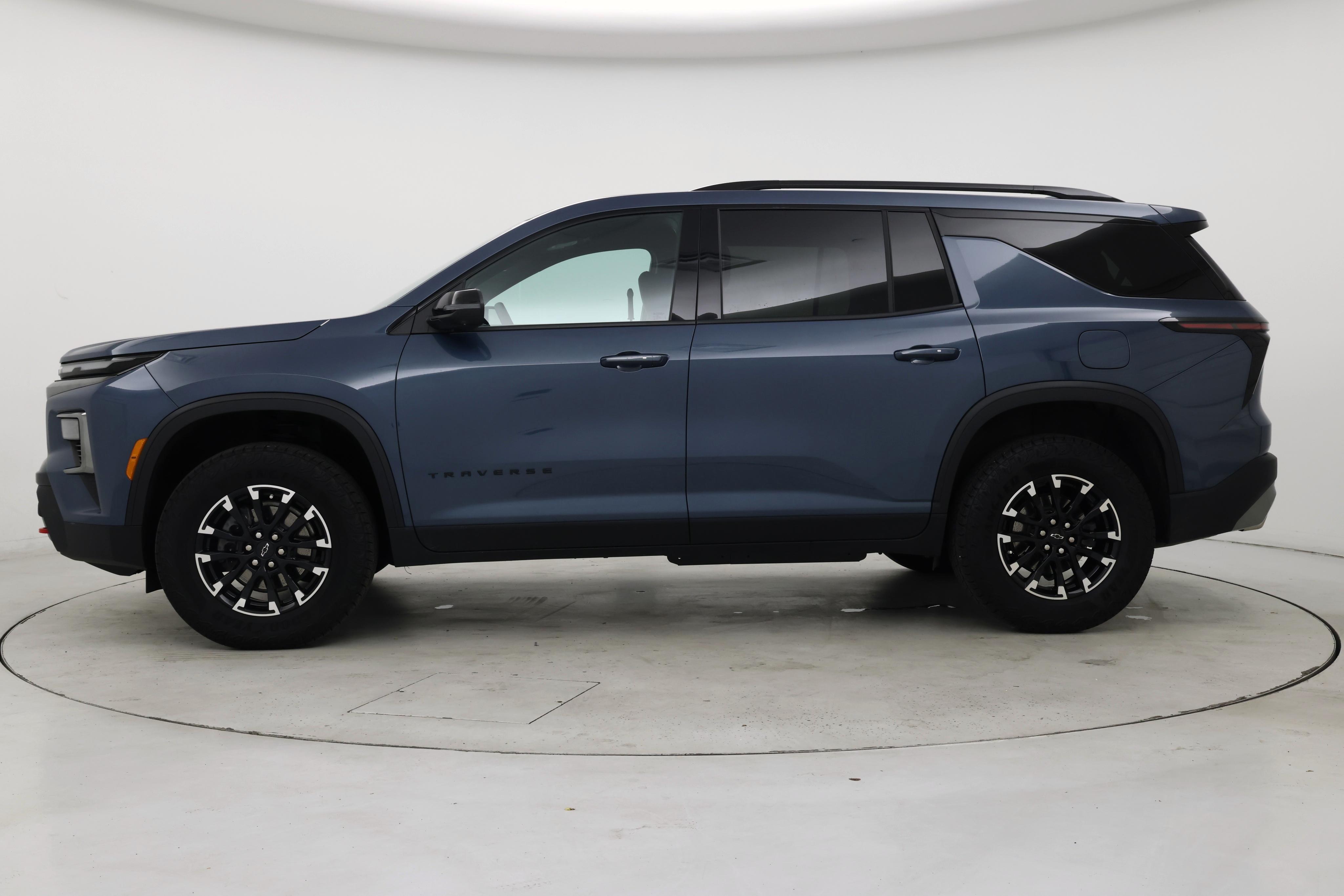 Thumbnail: 2025 Chevrolet Traverse - 3
